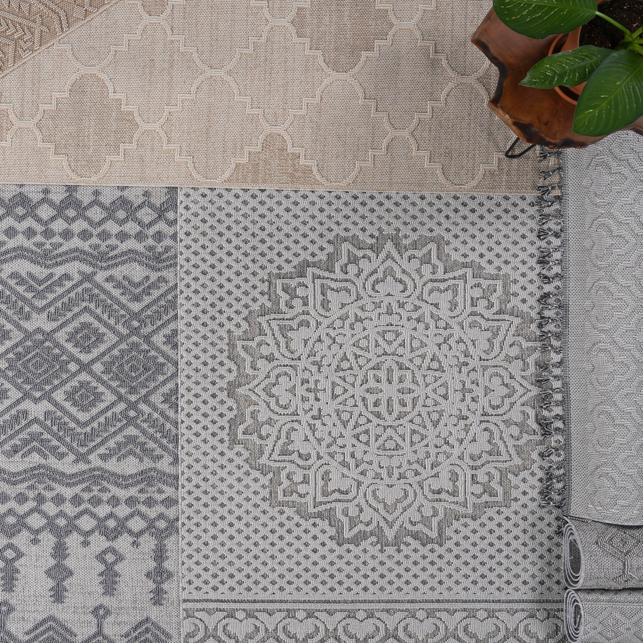 Guros Traditional Indoor/Outdoor Rug