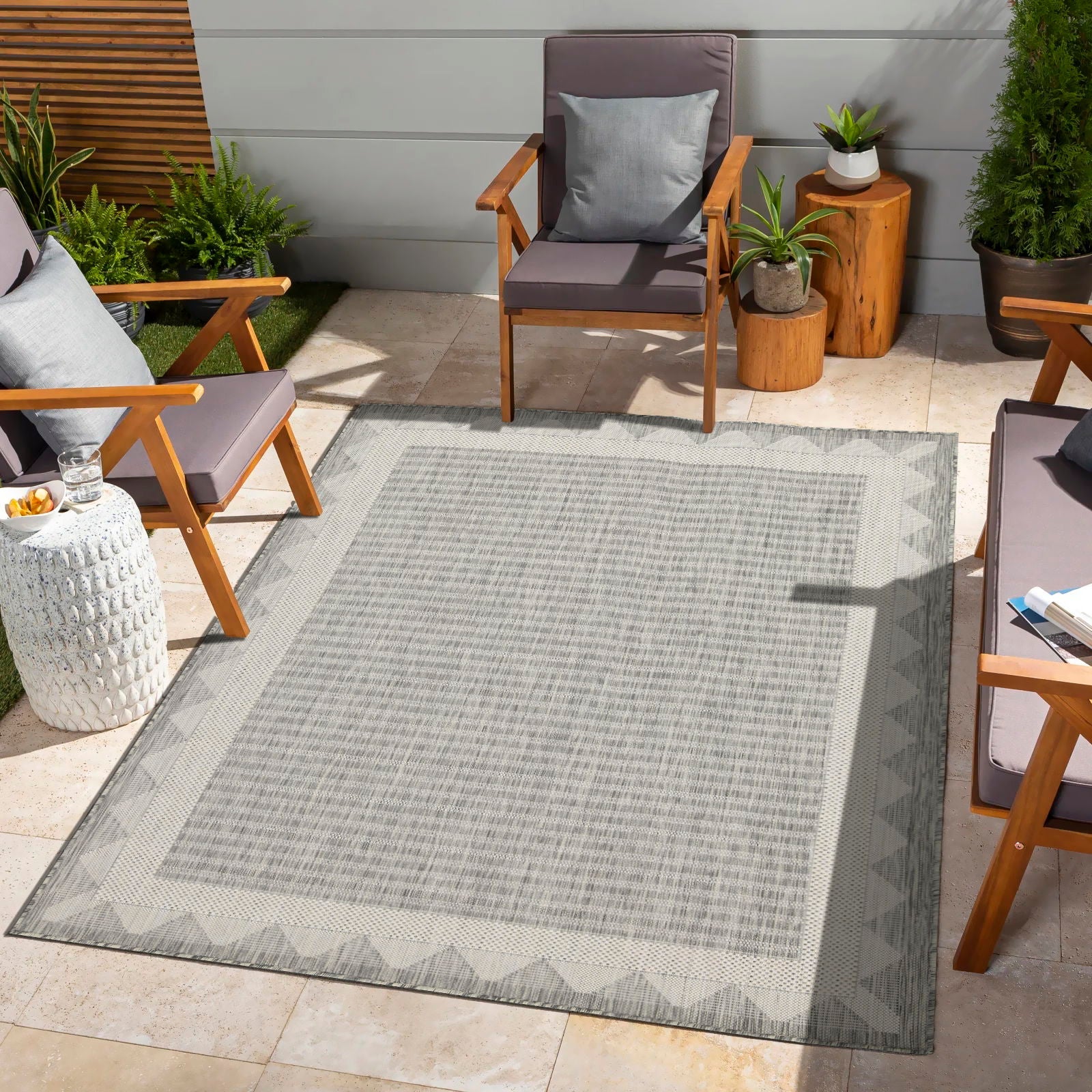 Sunshine 5'3" x 7'3" Indoor/Outdoor Area Rug - Silver