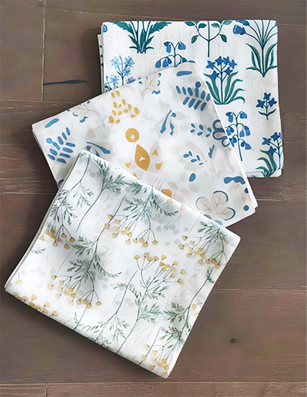 Fennco Styles Floral Print Design Everyday Table Runner 13" W x 71" L - Summer Flower Table Cover for Home Décor, Dining Table, Banquet, Holiday and Family Gatherings
