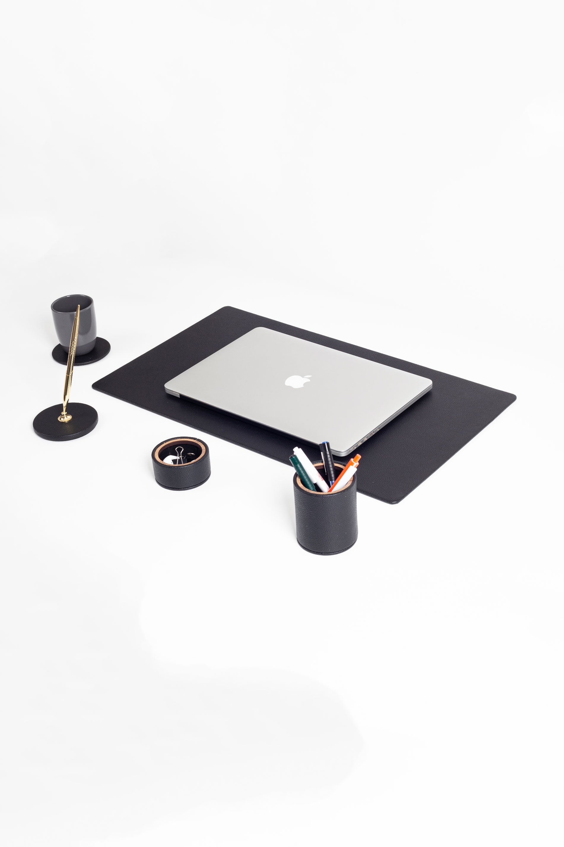 Polo Leather Desktop Set Black 5 Pieces Wooden Detailed With Gold Pen