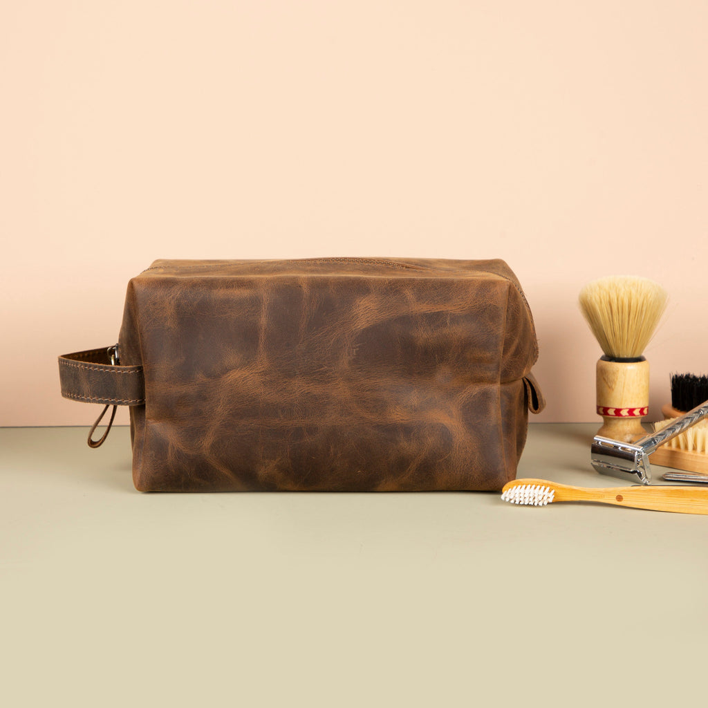 Minneapolis Leather Makeup Bag — Medium Brown