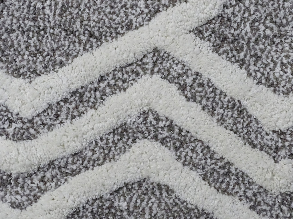 CHICOS HOME Bath Rug Geometric Pattern in Grey & Ivory