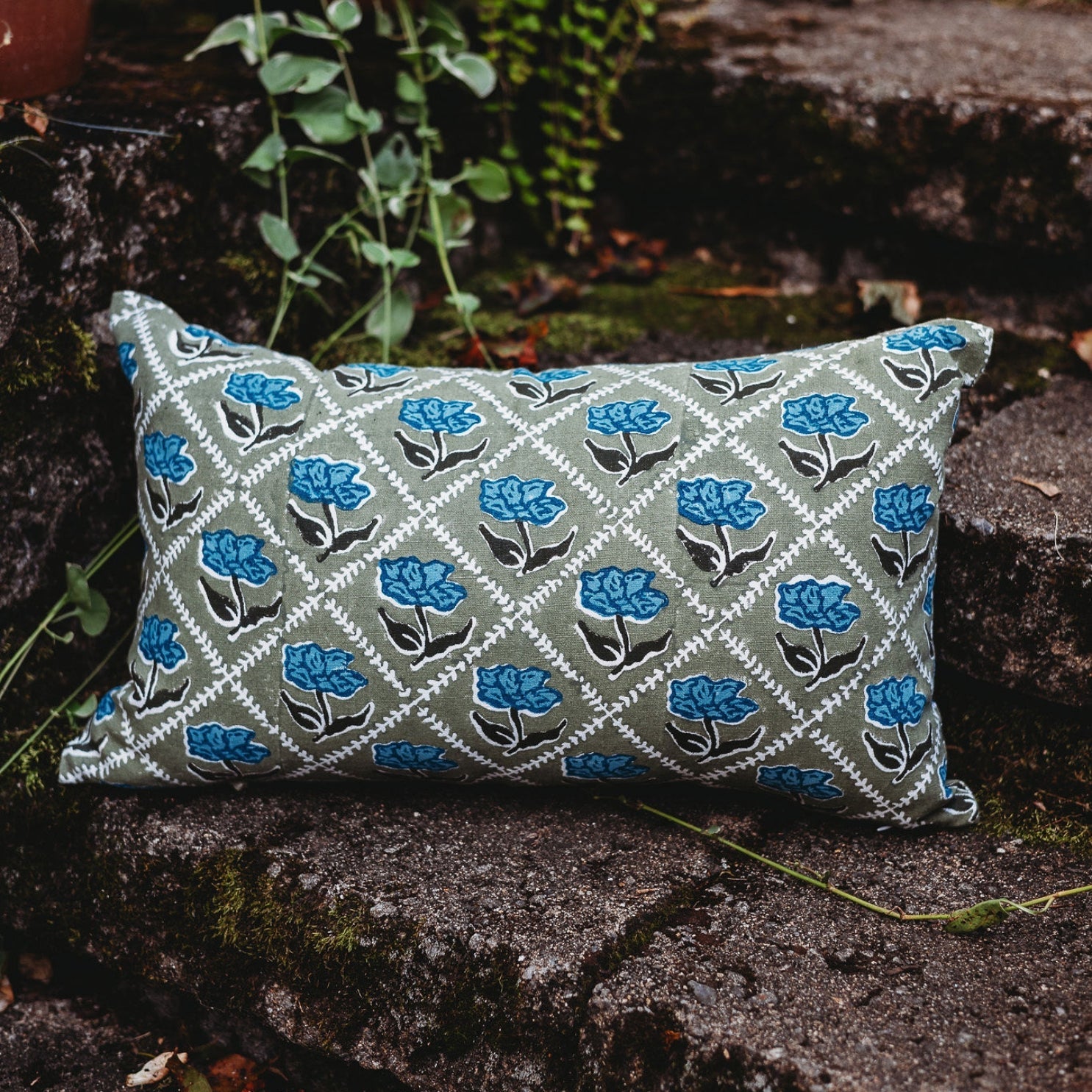 Noor Linen Lumbar Pillow Cover — Olive & Blue