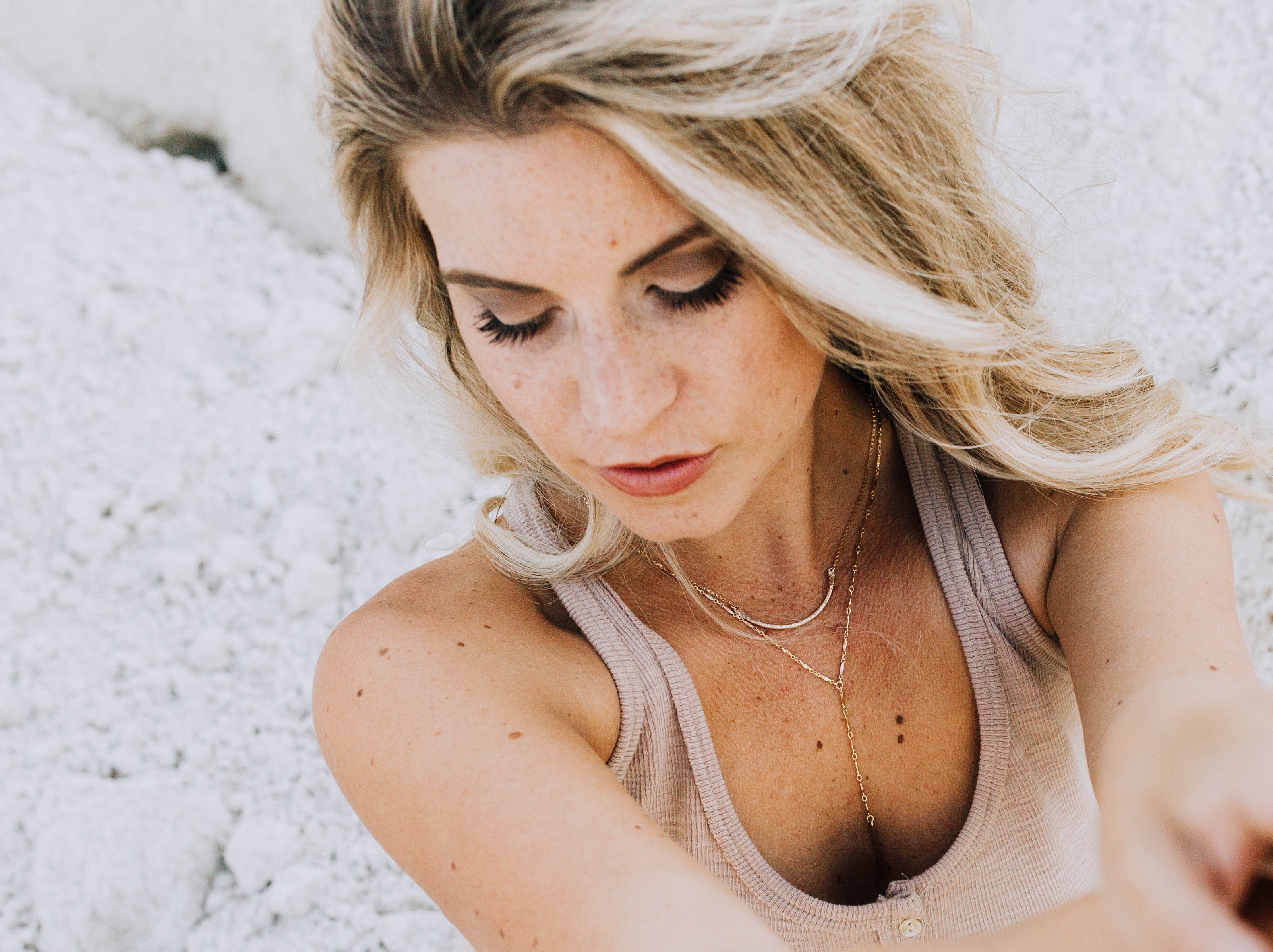 Scalloped Bar Lariat Necklace