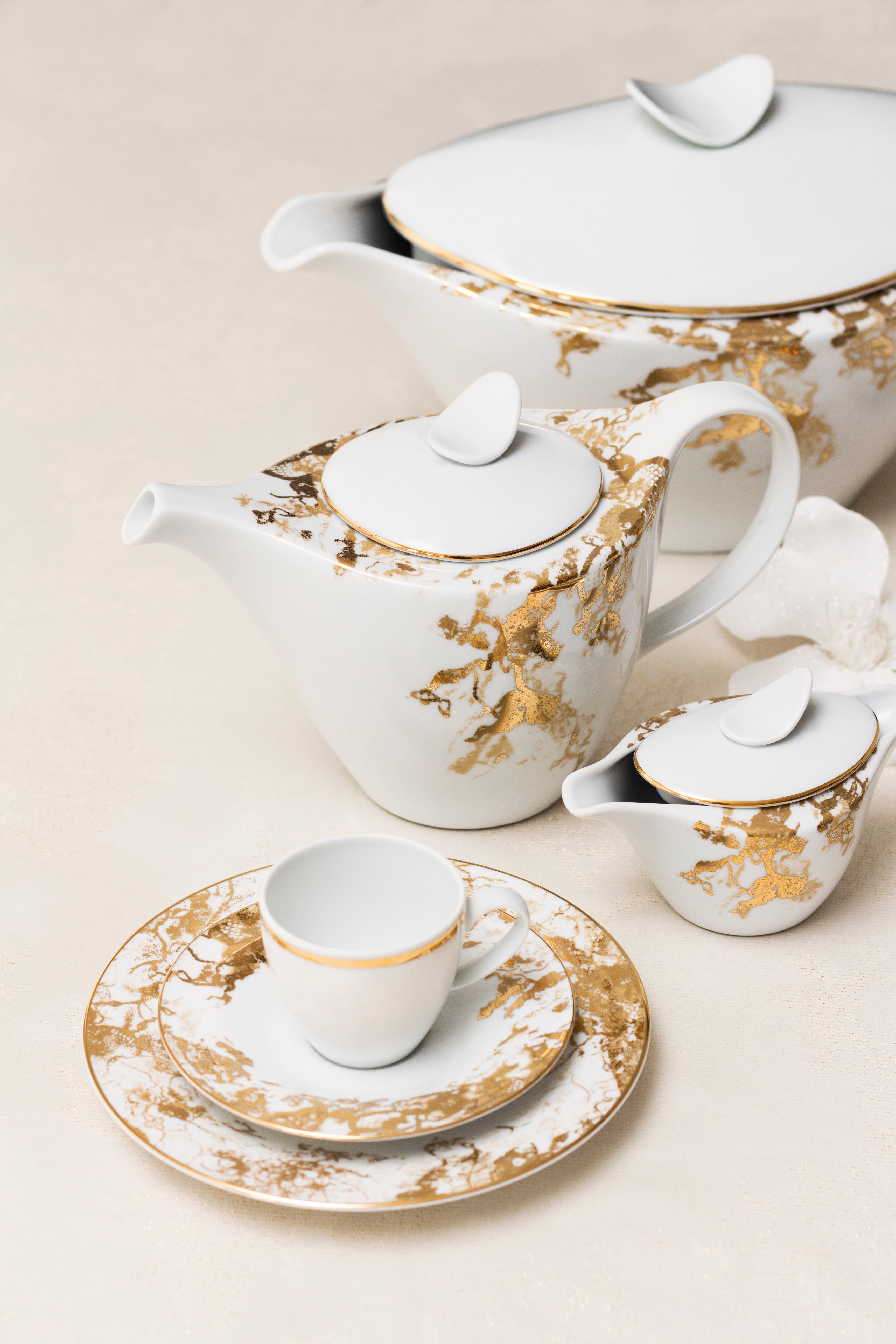 Belle Epoque 11-piece Tea  Set - Service for 4
