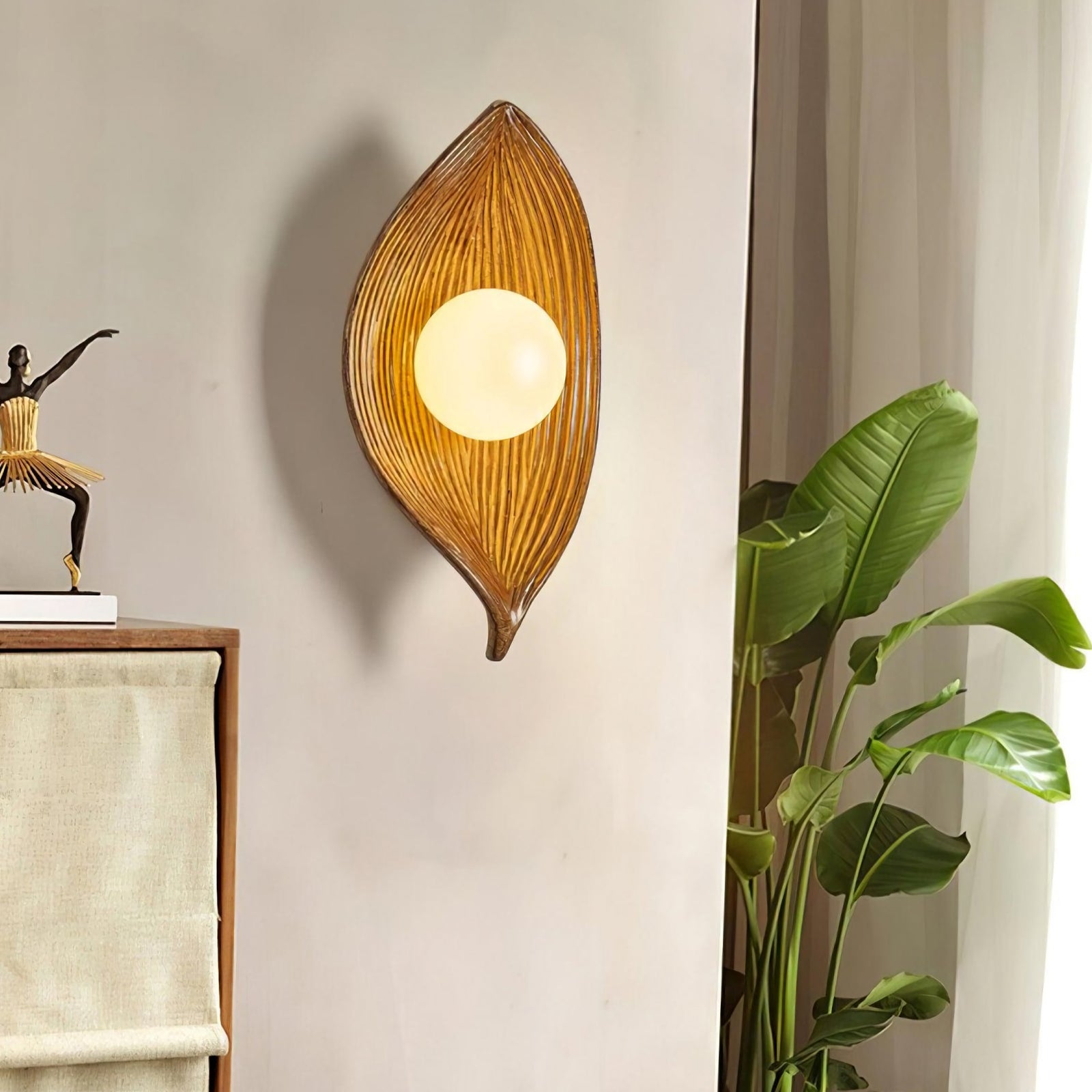 Contemporary Nordic Leaf Resin Wall Lamp
