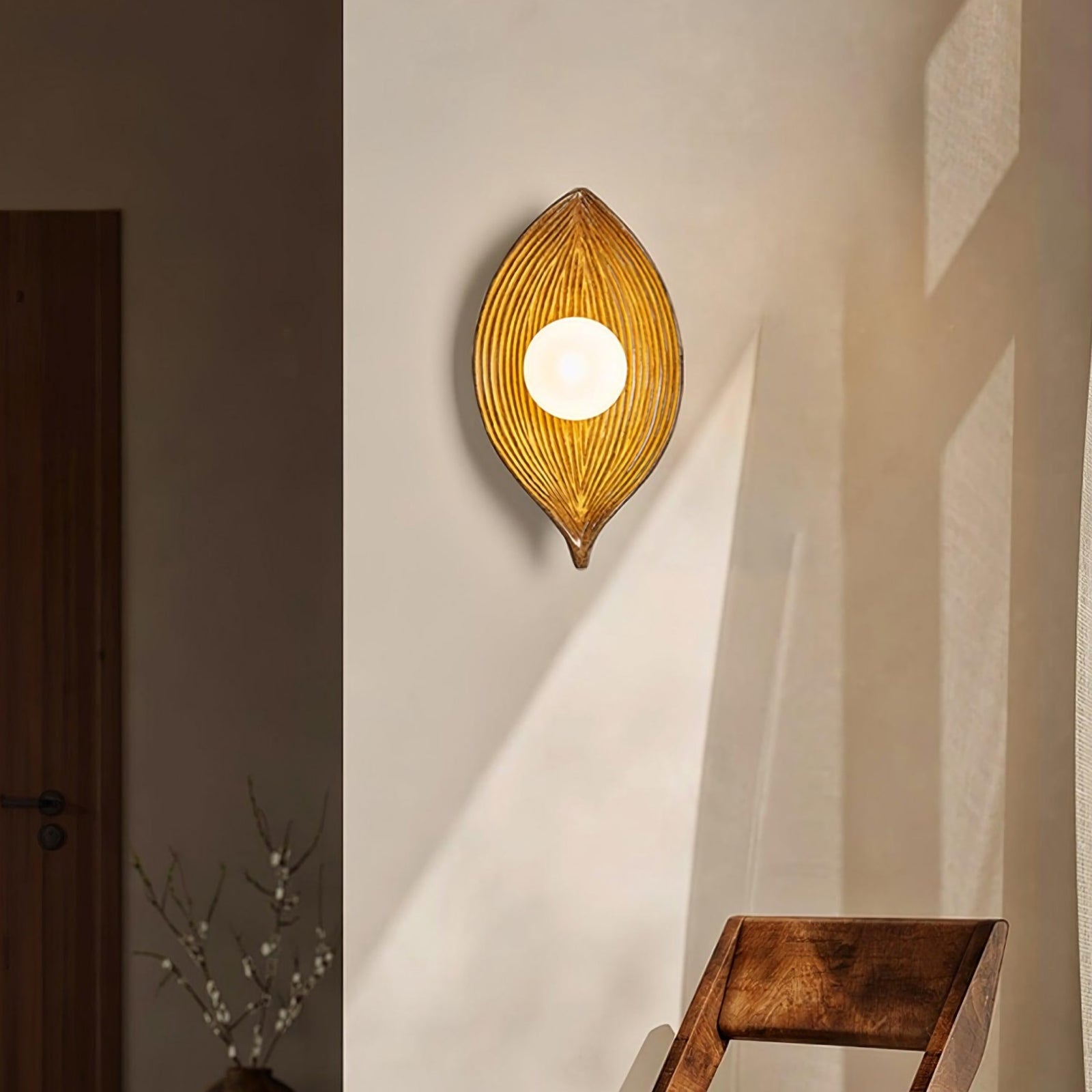 Contemporary Nordic Leaf Resin Wall Lamp