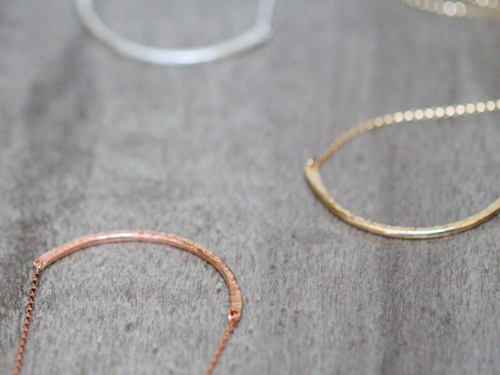 Contour Arc Necklace