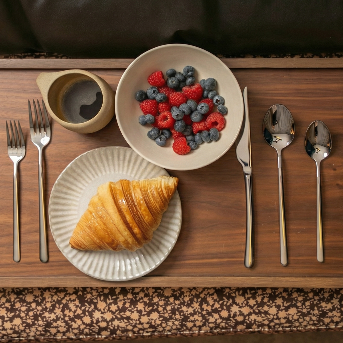 Emilia Mirror 20-Piece 18/10 Stainless Steel Flatware Set