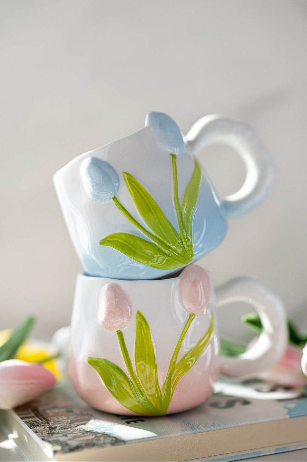 Hand-Painted 3D Tulip Ceramic Mug — 400 ml