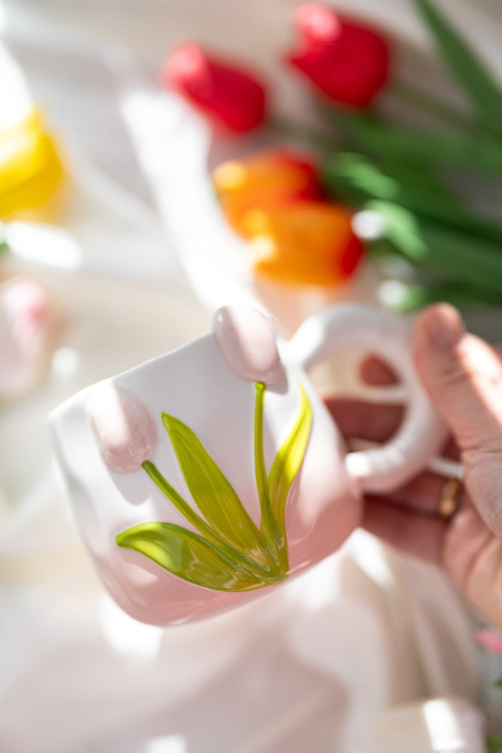 Hand-Painted 3D Tulip Ceramic Mug — 400 ml