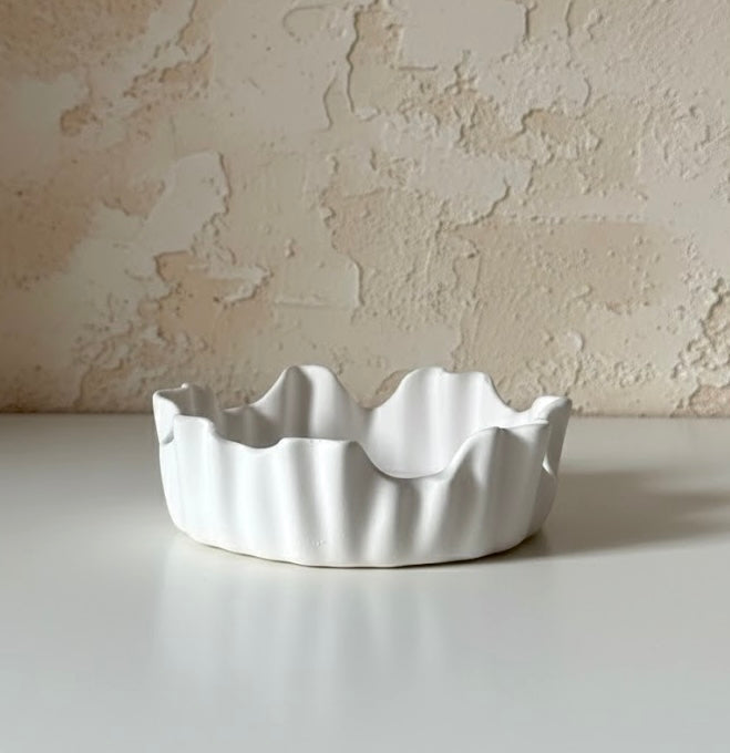 Ruffled Resin Decorative Bowl
