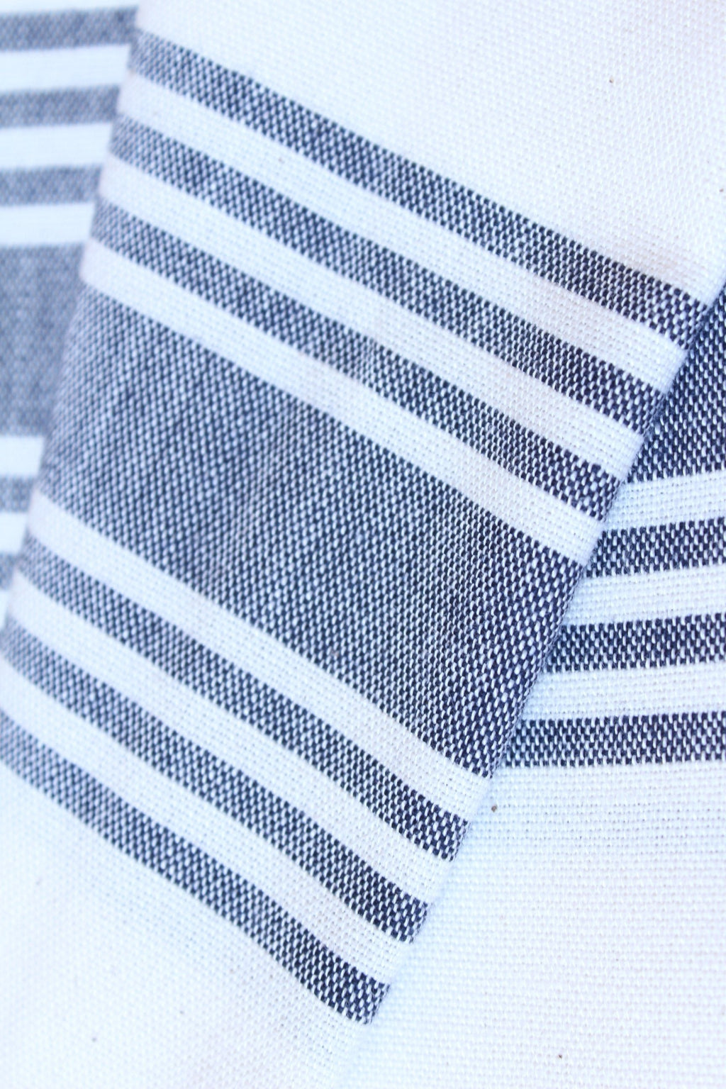 Le Boulou Turkish Towel — White & Navy