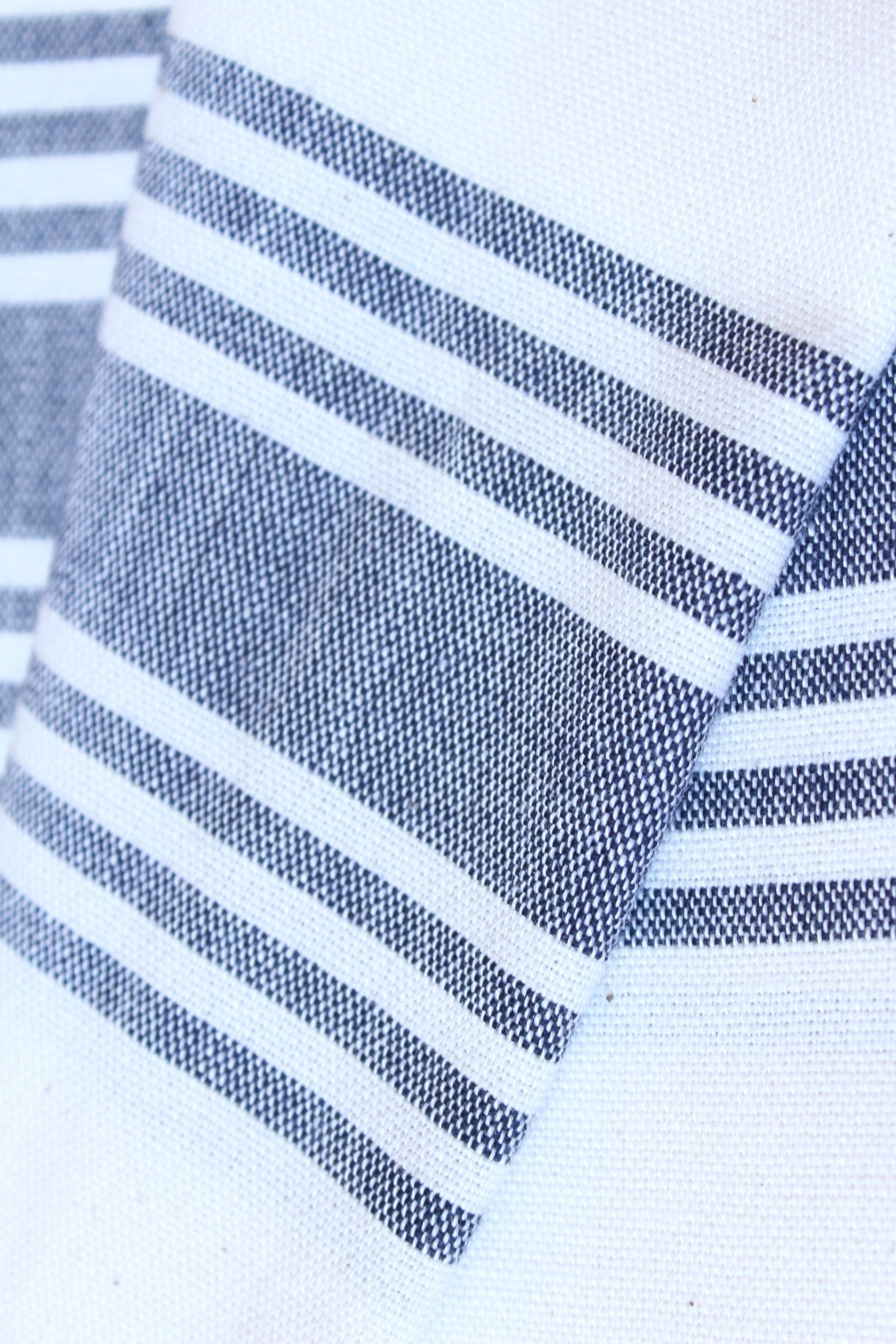 Le Boulou Turkish Towel — White & Navy
