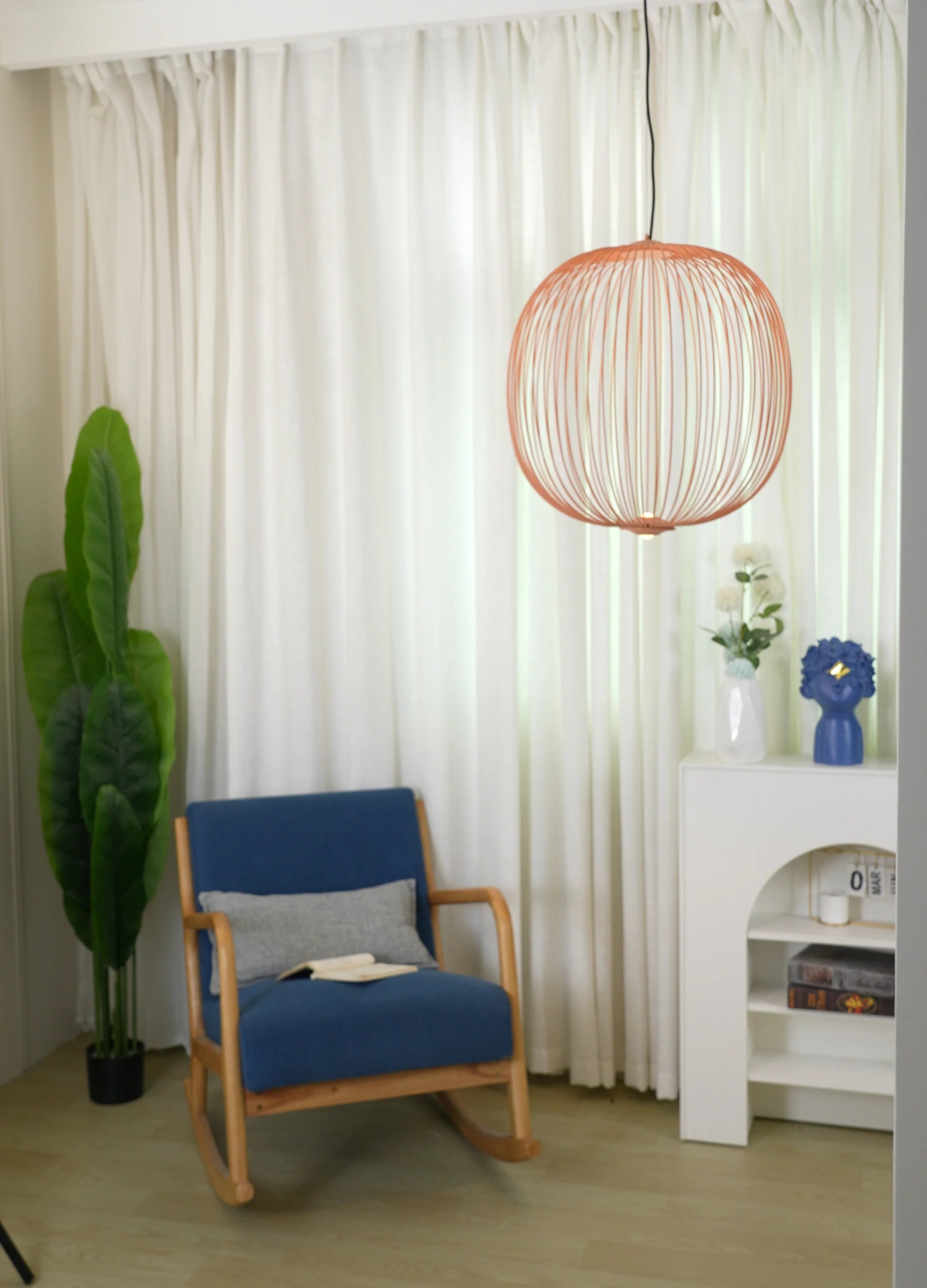 Lightweight Spokes Shaped Pendant Lamp