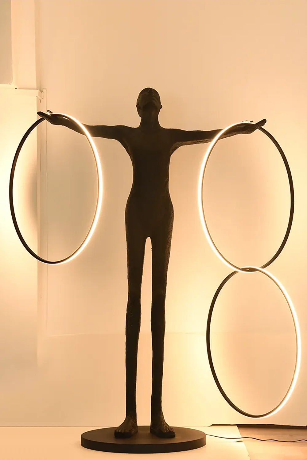 Liva Sculpture Ring Figure Floor Lamp