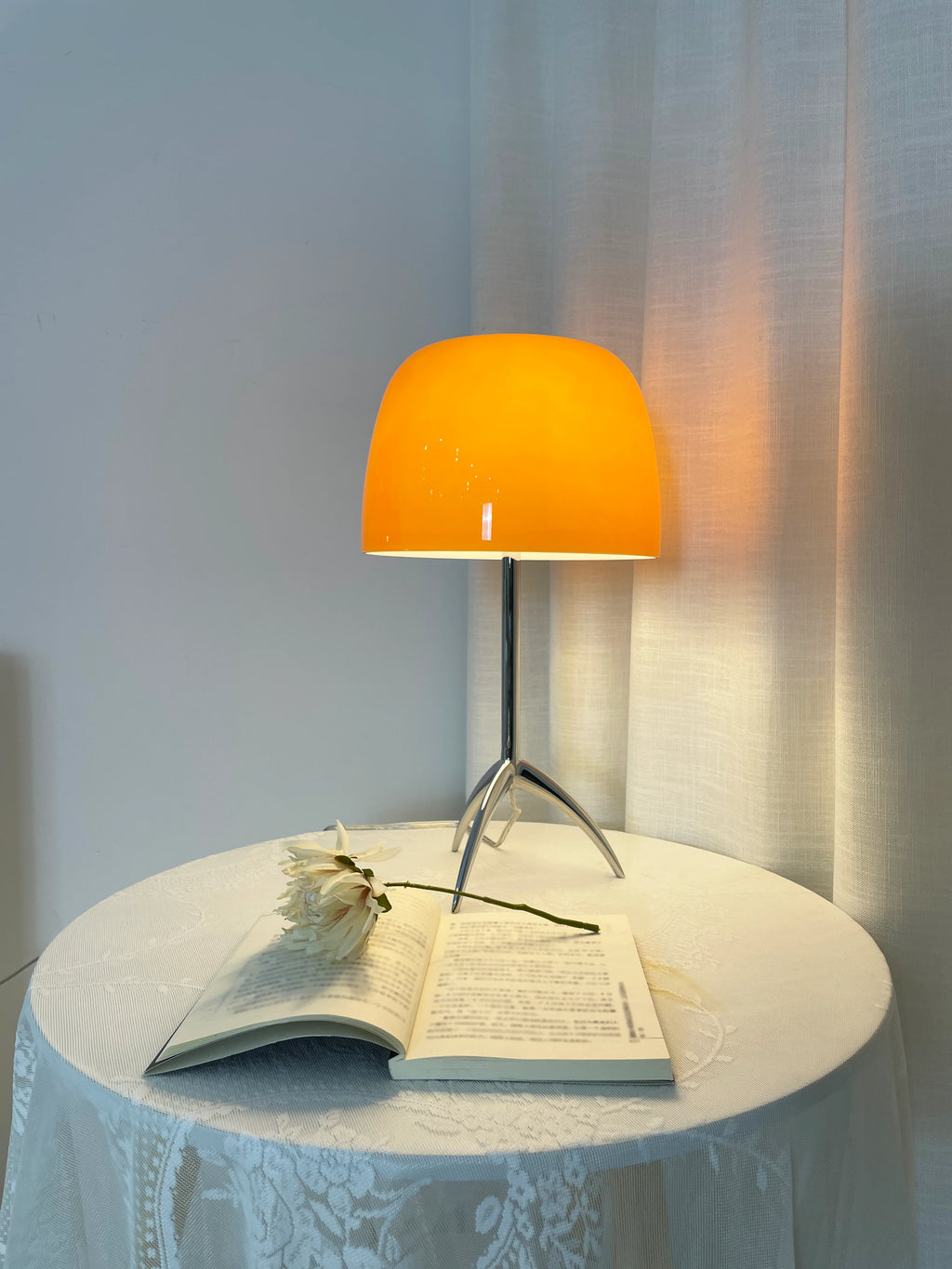 Lumiere Sculptural Glass Table Lamp