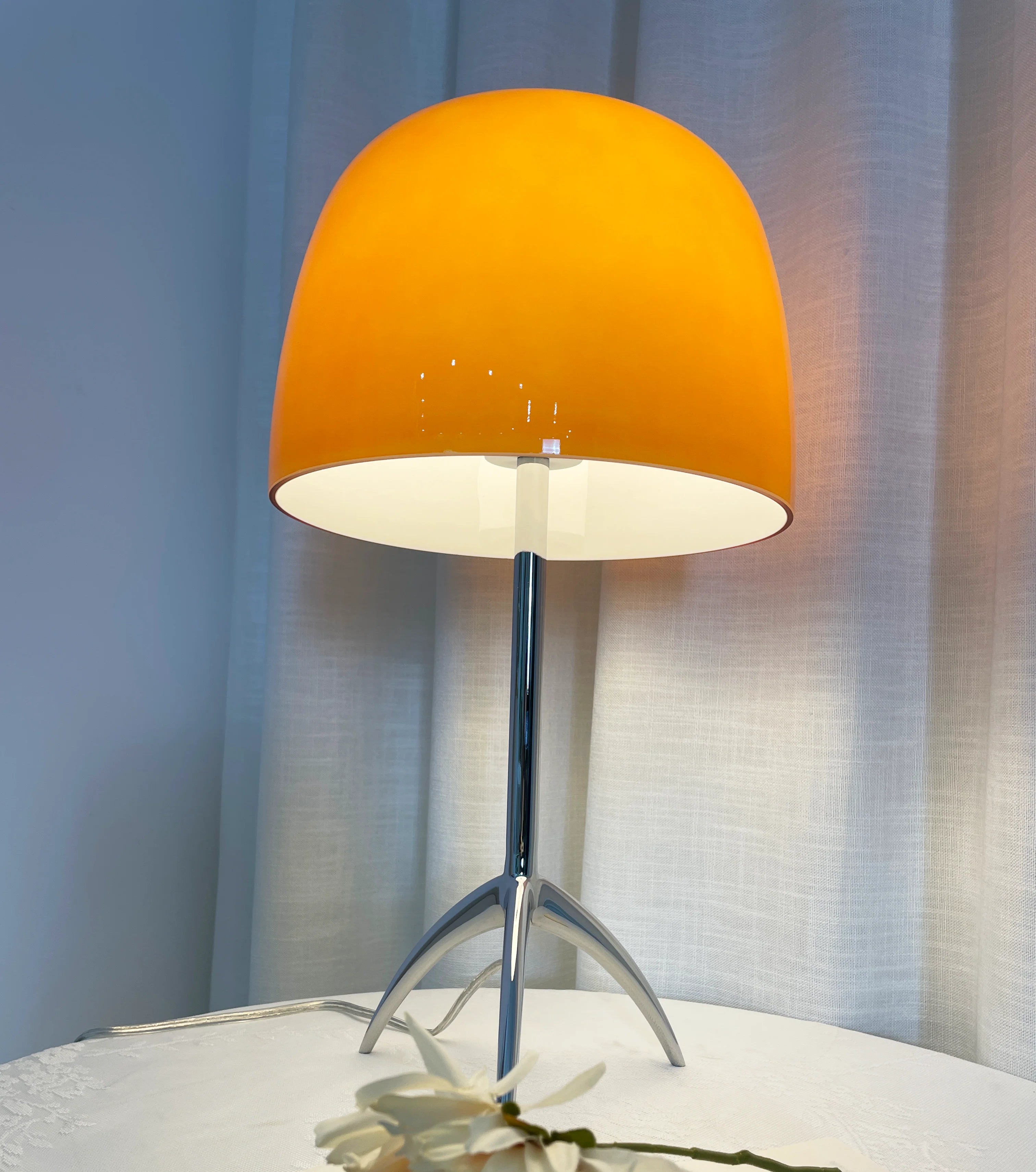 Lumiere Sculptural Glass Table Lamp