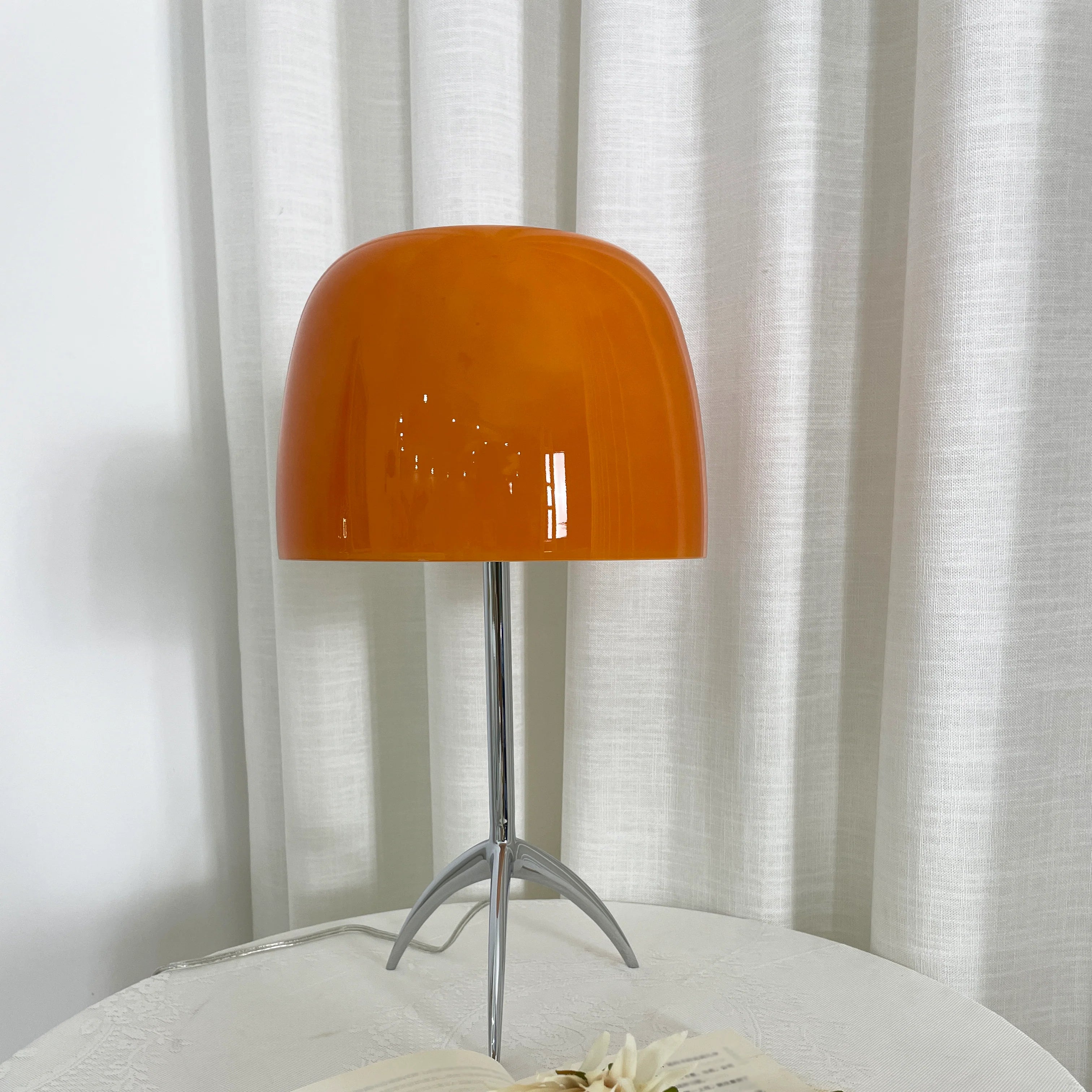 Lumiere Sculptural Glass Table Lamp