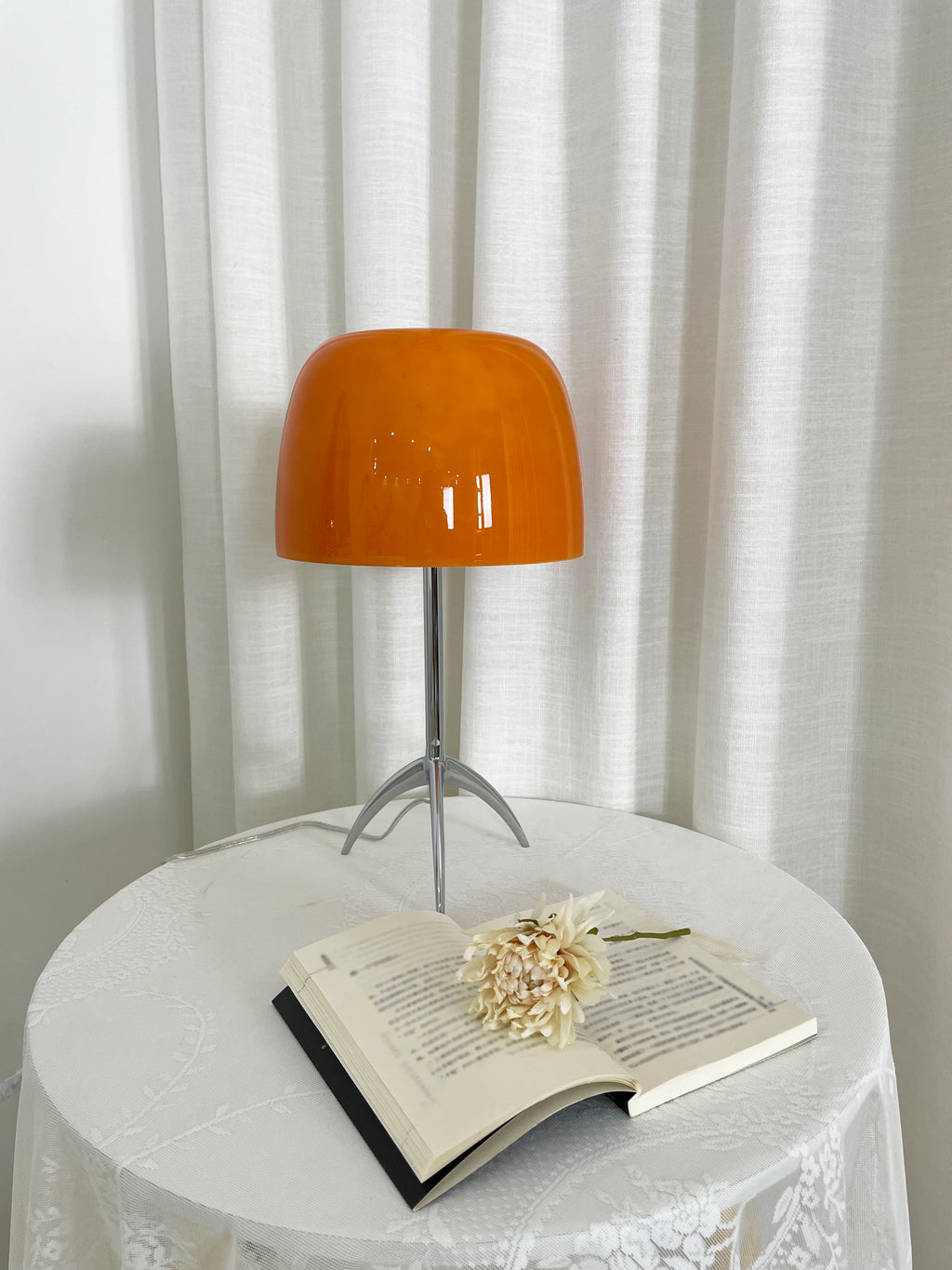 Lumiere Sculptural Glass Table Lamp