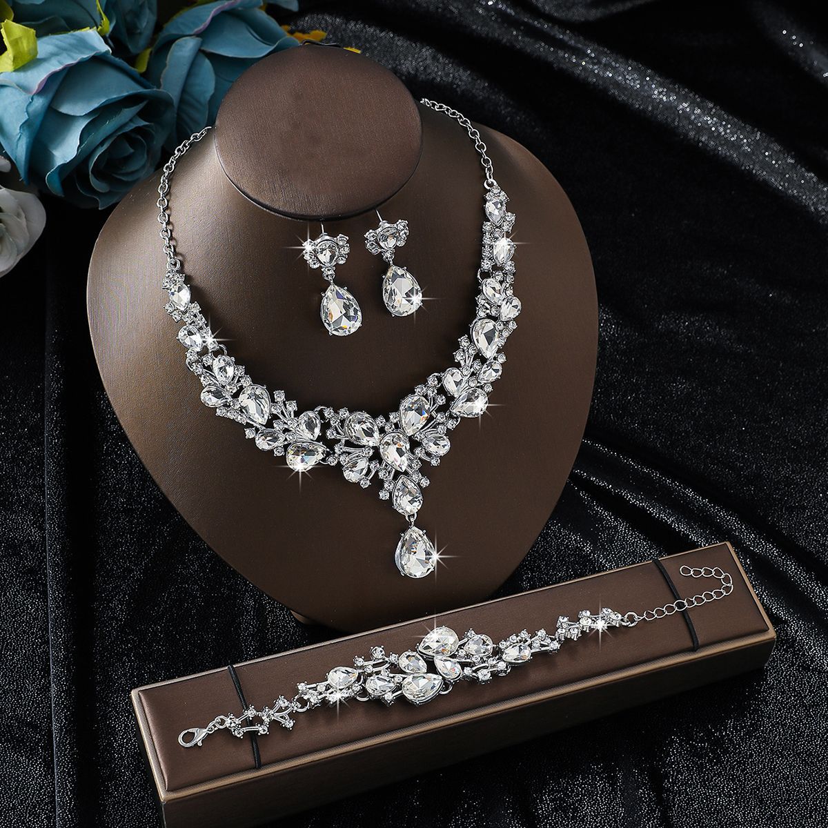 Sparkling Bridal Jewelry Set
