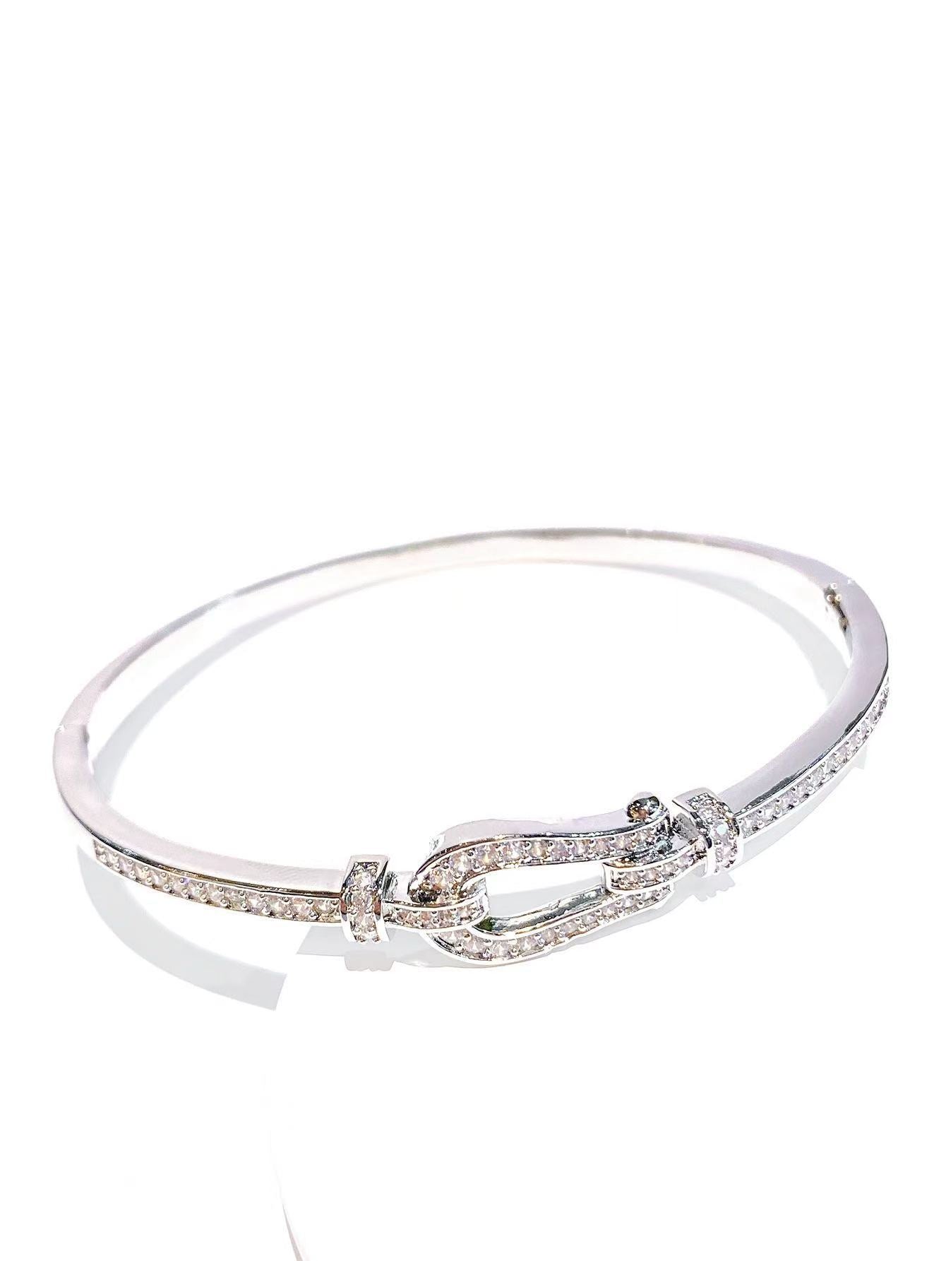 Vachette Clasp Full Diamond Gold Plated Temperament Bracelets