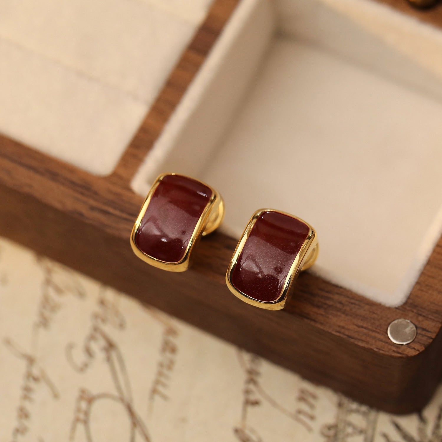 Pearlescent Mosquito Coil Enamel Art High Sense Retro Earrings