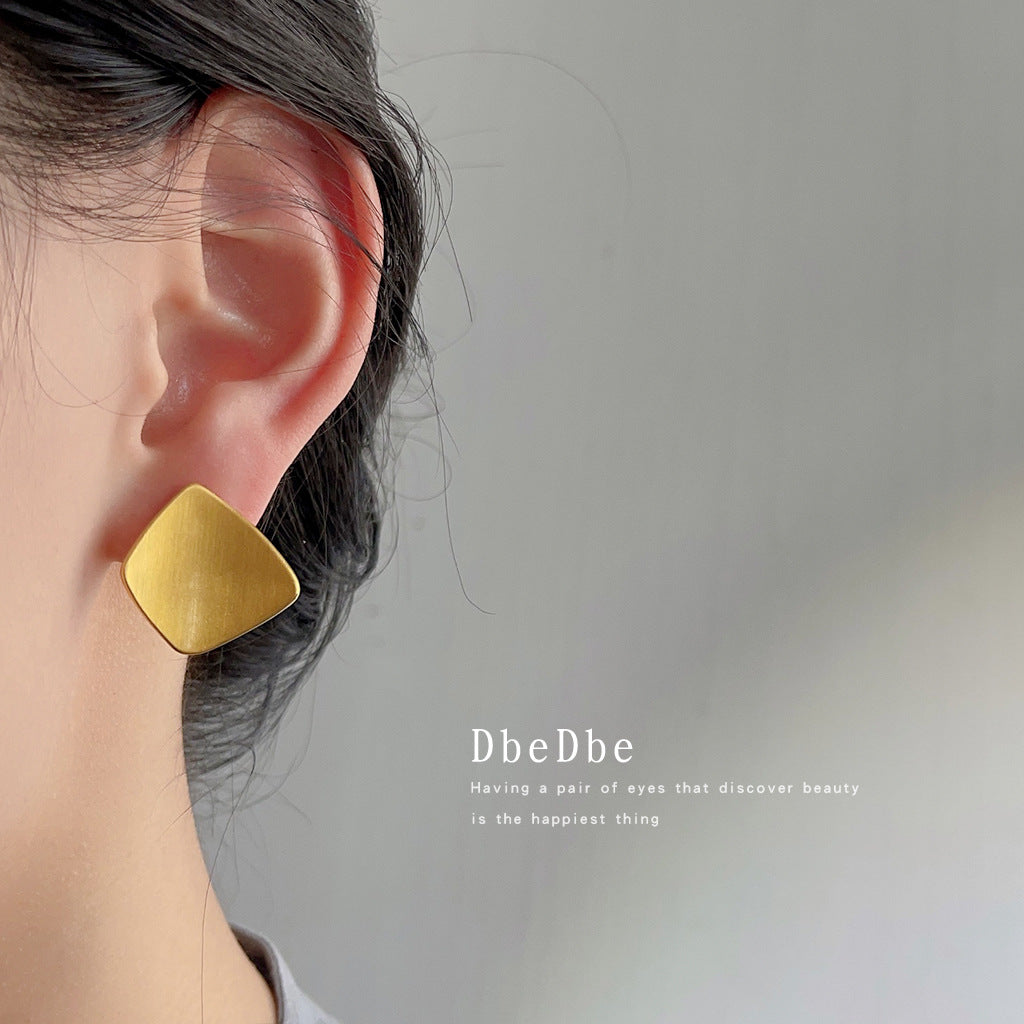 Light Luxury Brushed Gold Plated Mosquito Coil Elegant Ear Clip
