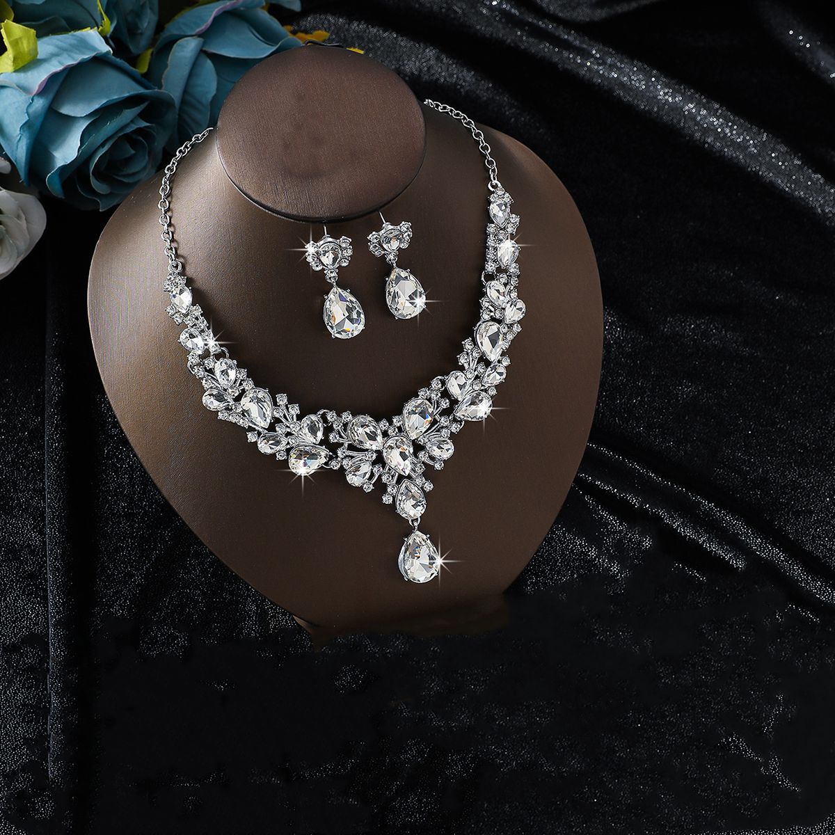 Sparkling Bridal Jewelry Set