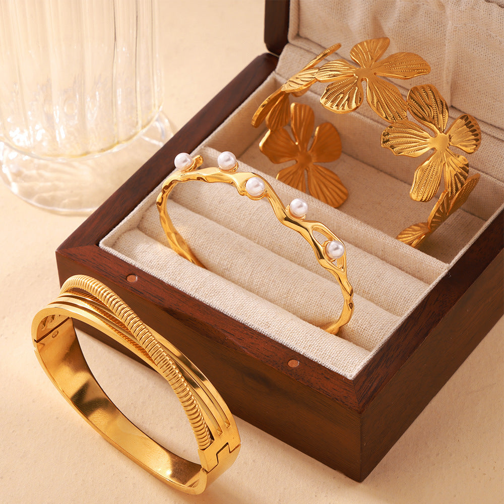 Women's Texture Design Gold Plated Light Luxury Bracelet