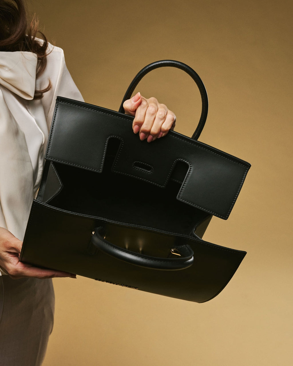 Oriana (black) - Italian calf leather women's handbag (with shoulder strap)