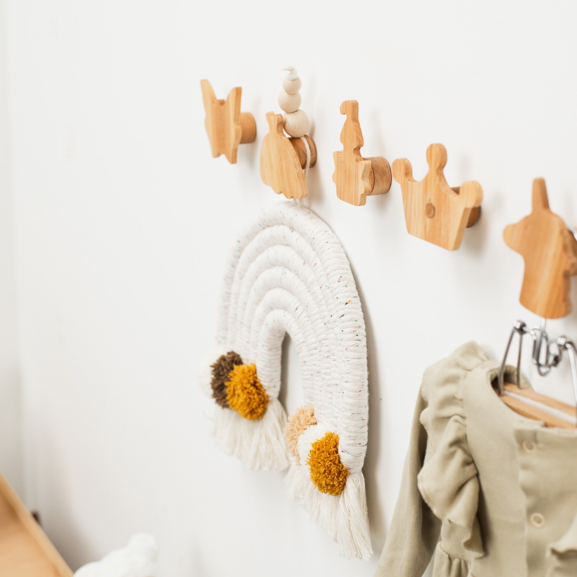 Button wall hooks (B2B)