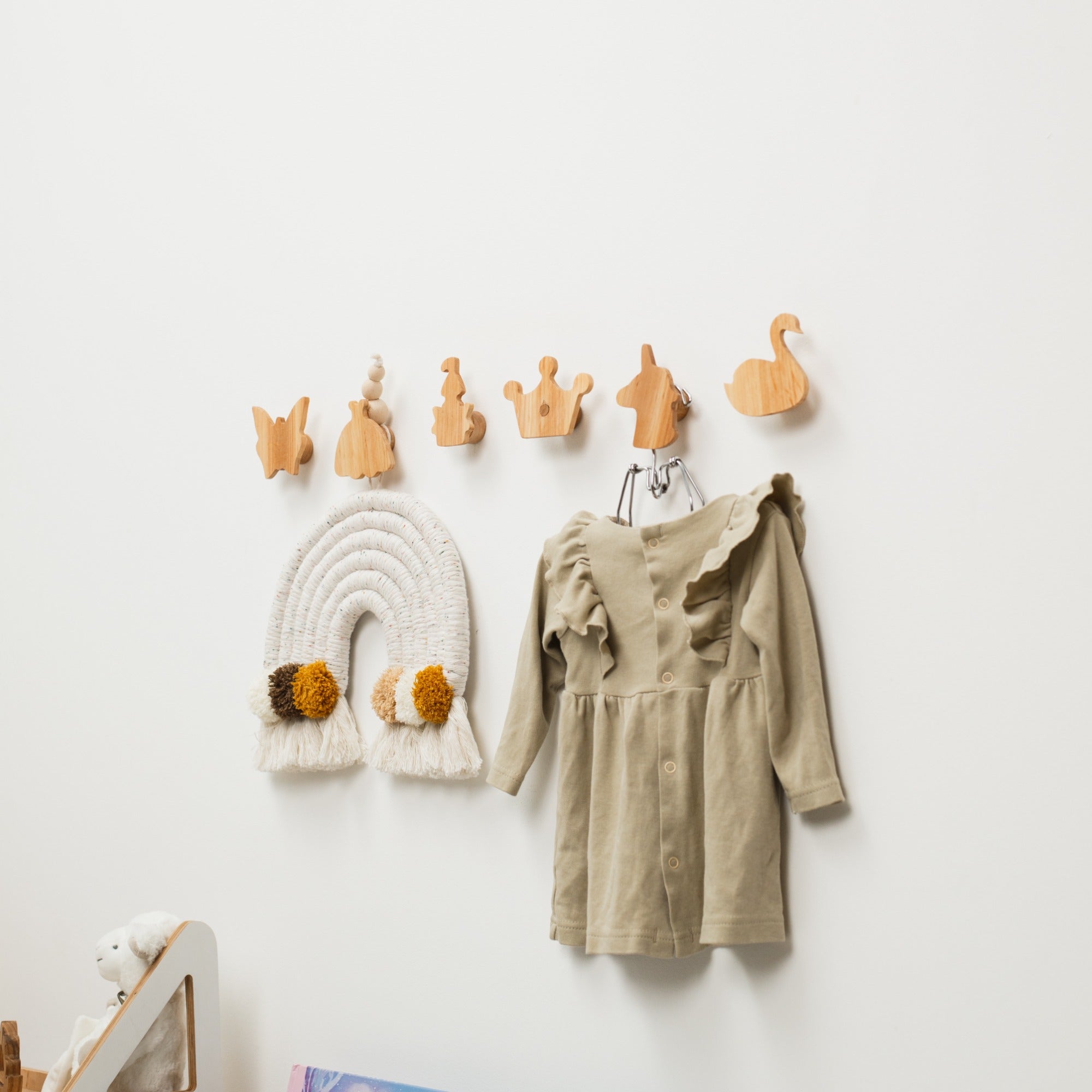 Button wall hooks (B2B)