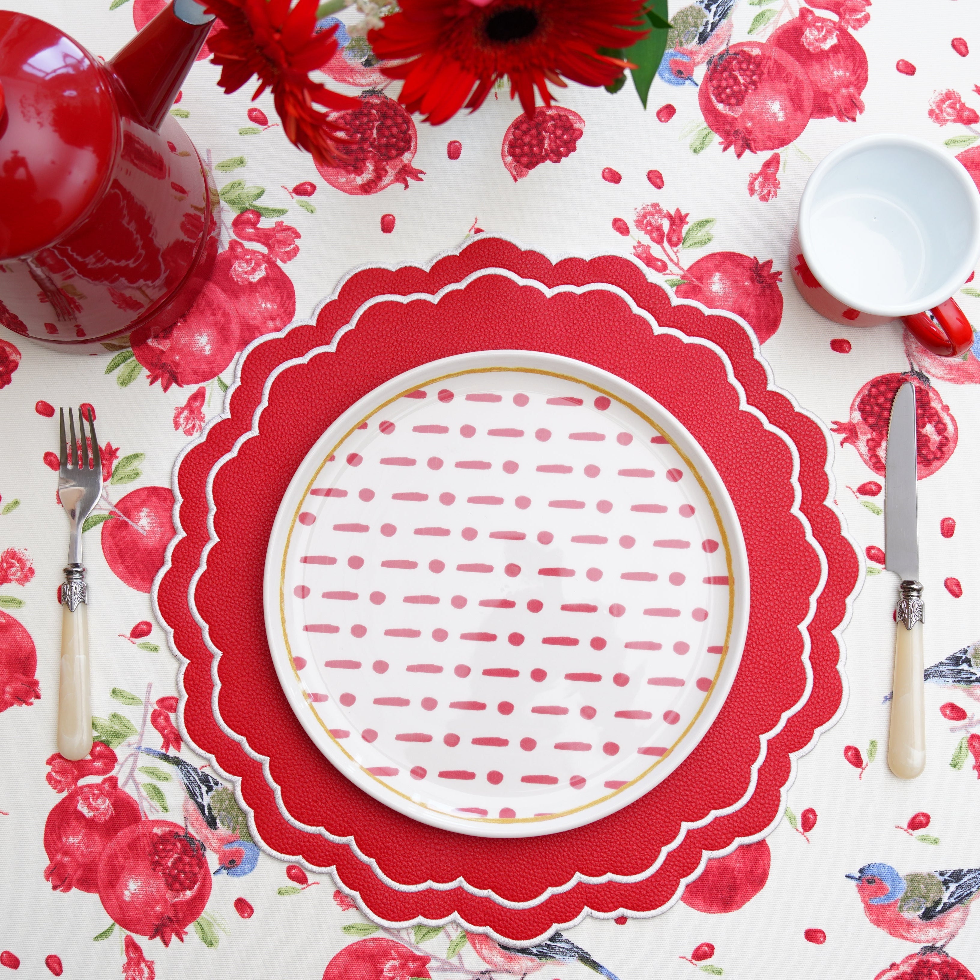 SCARLET RED ROUND FAUX LEATHER PLACEMAT (Set Of 4)