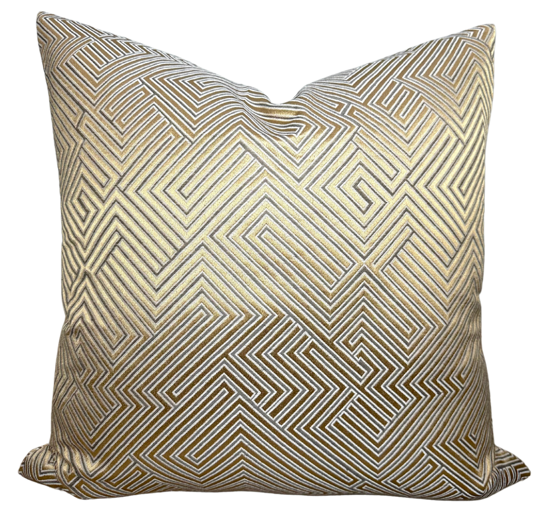 Maze Velvet Pillow Cover in Golden