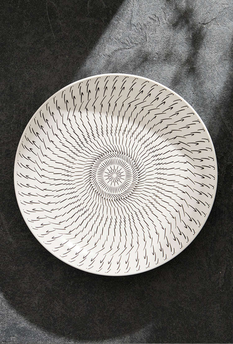 Luxury Japanese-Style Ceramic Dinner Plate – Modern Black Line Pattern