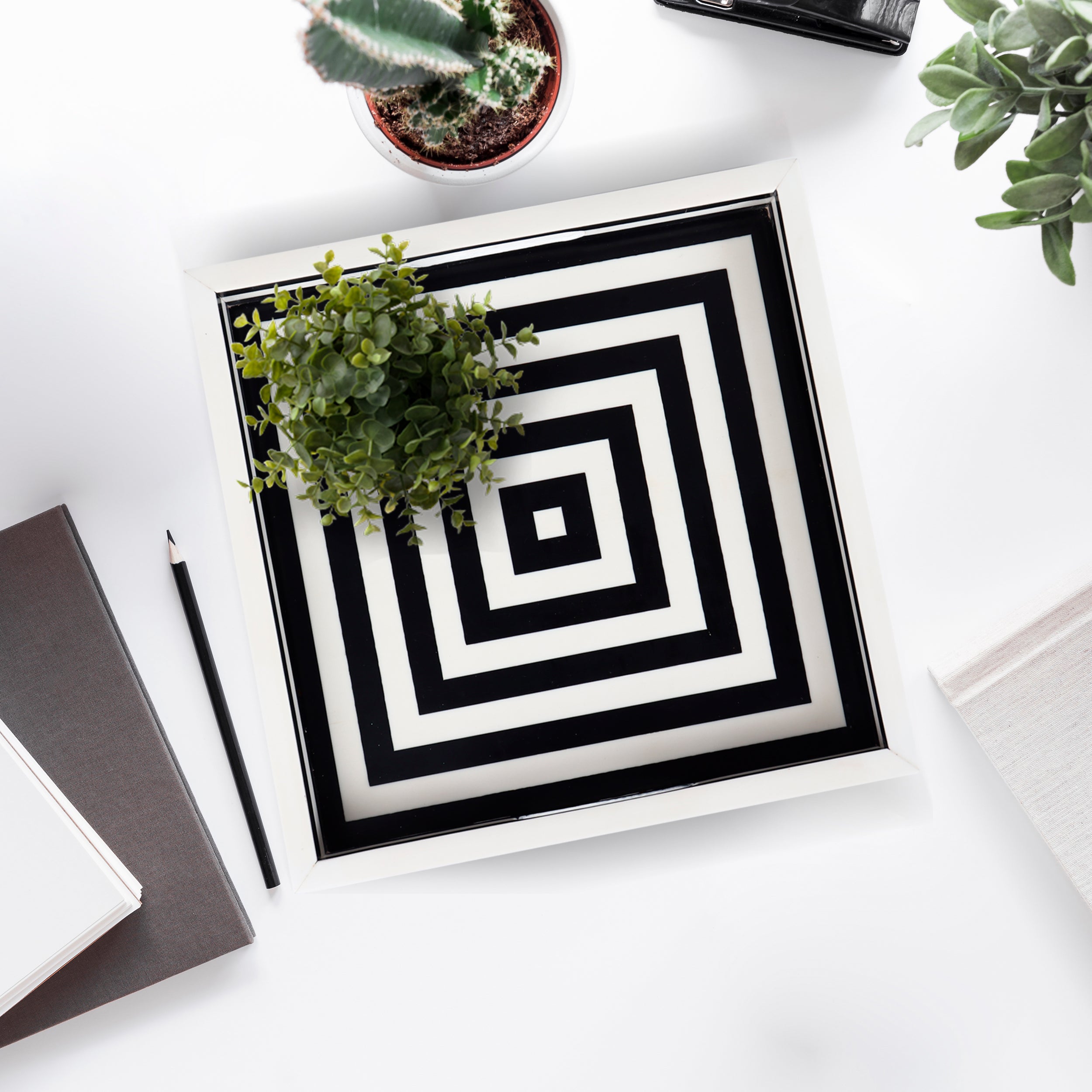Concentric Black & White Inlay Tray