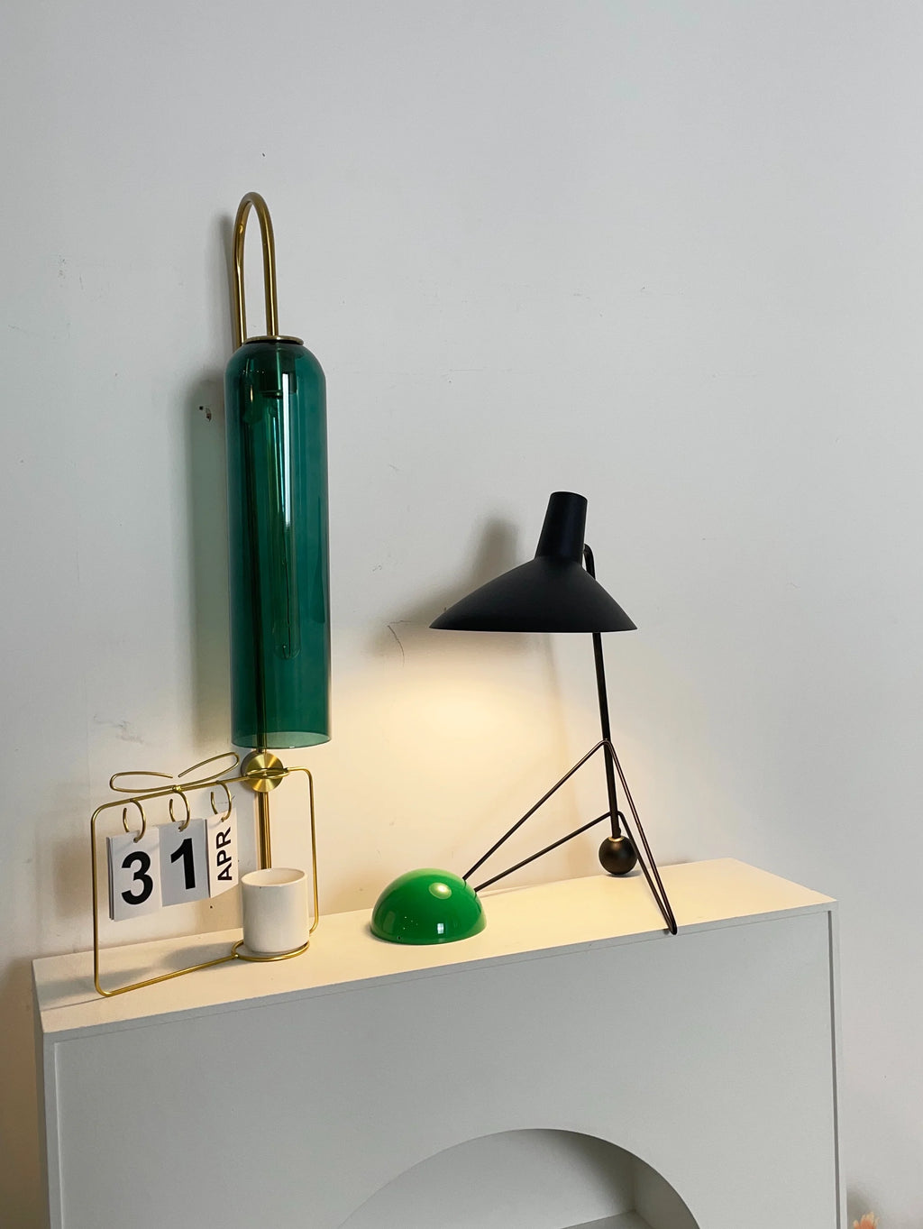 Tripod HM9 Simple Table Lamp