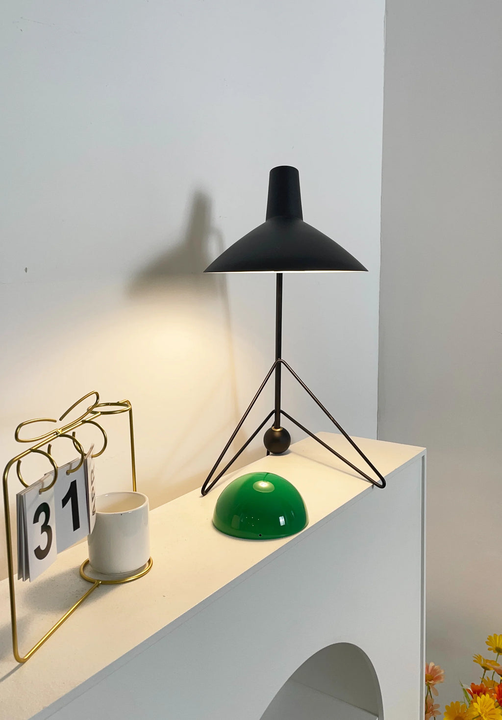 Tripod HM9 Simple Table Lamp