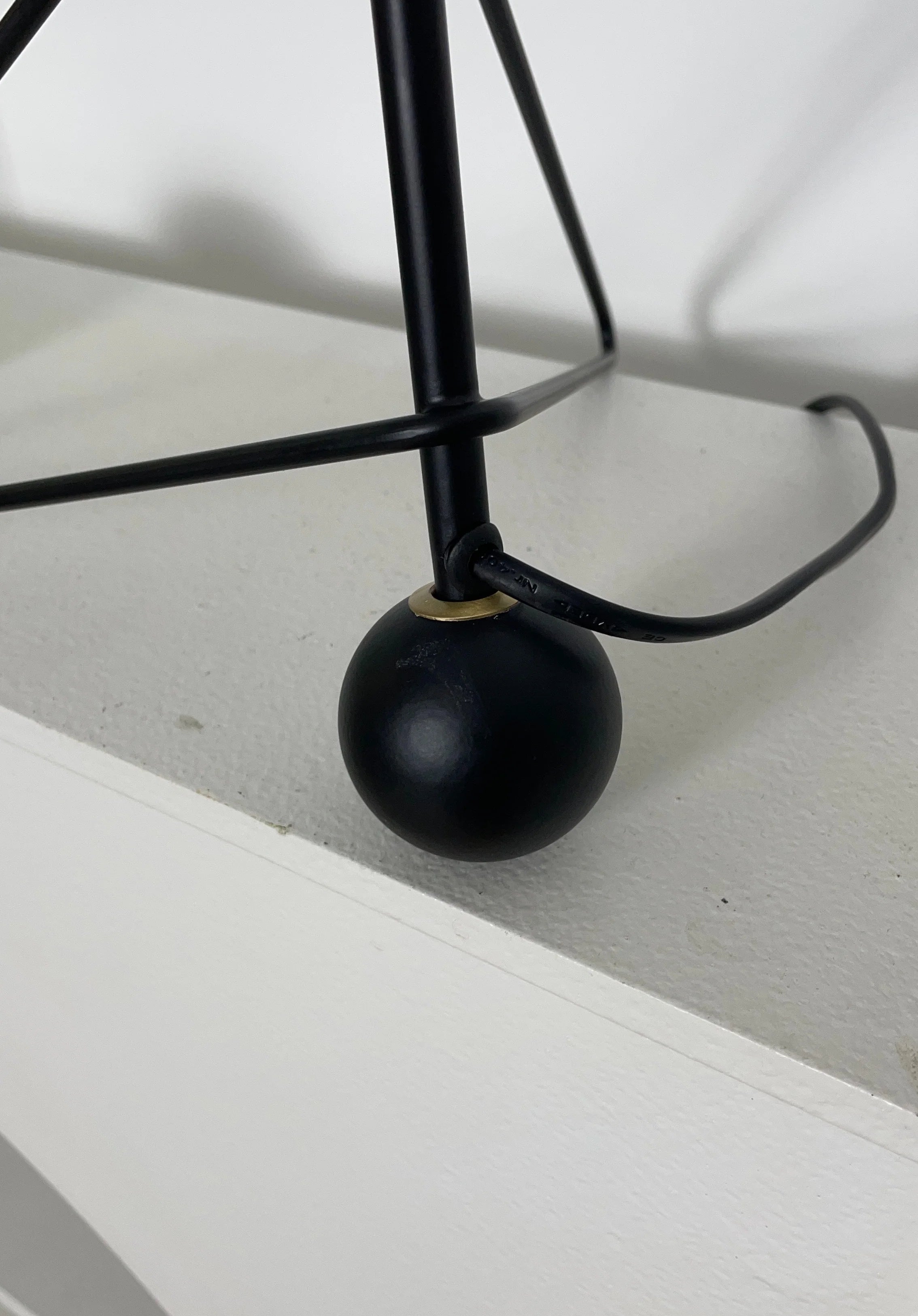 Tripod HM9 Simple Table Lamp