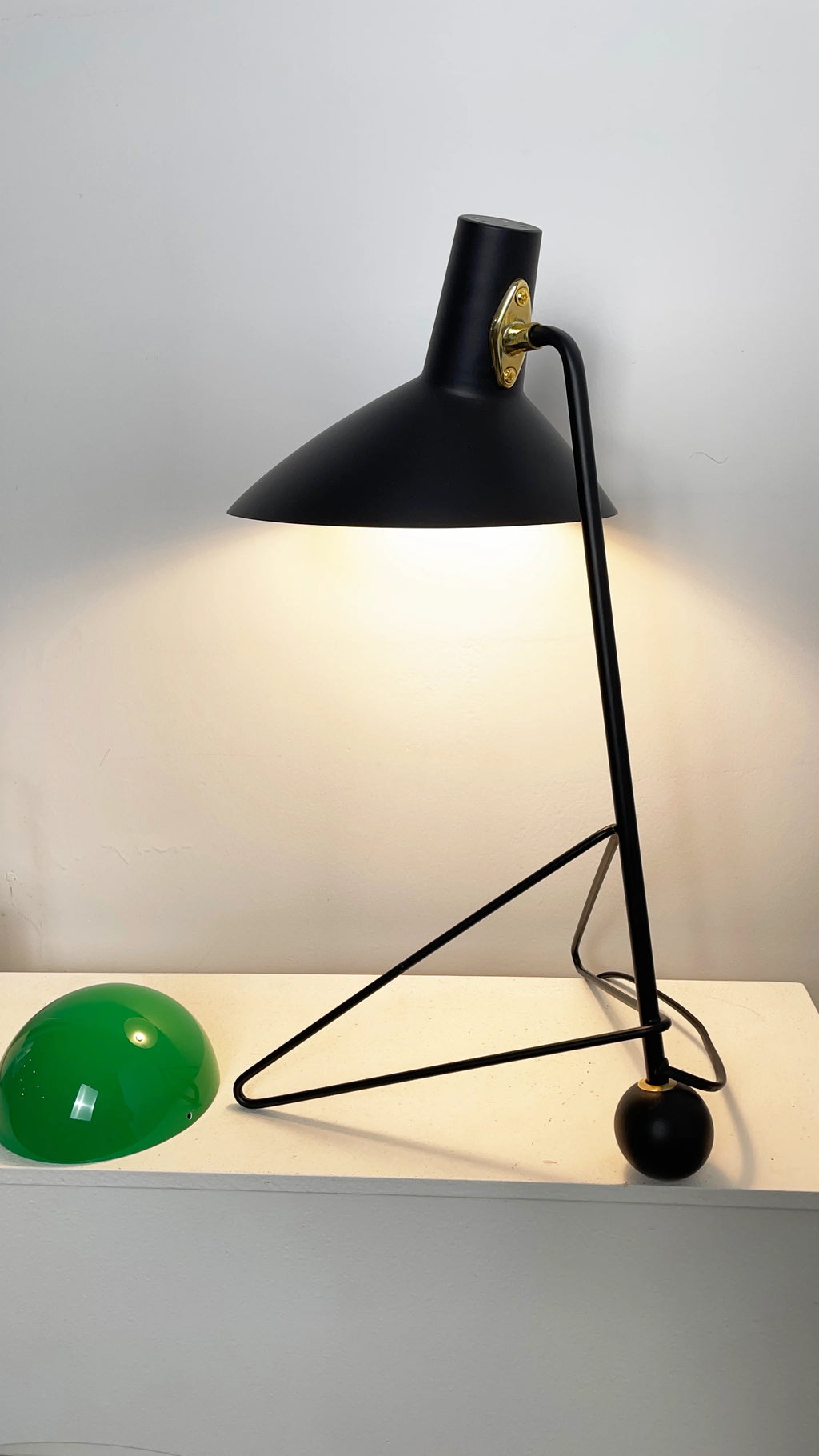 Tripod HM9 Simple Table Lamp