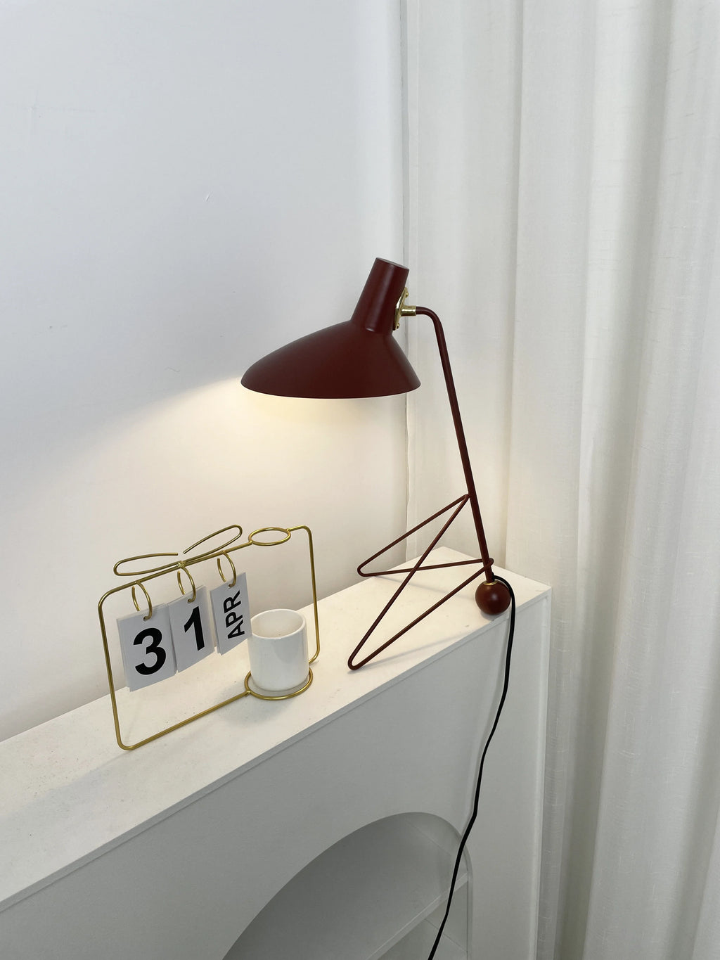 Tripod HM9 Simple Table Lamp