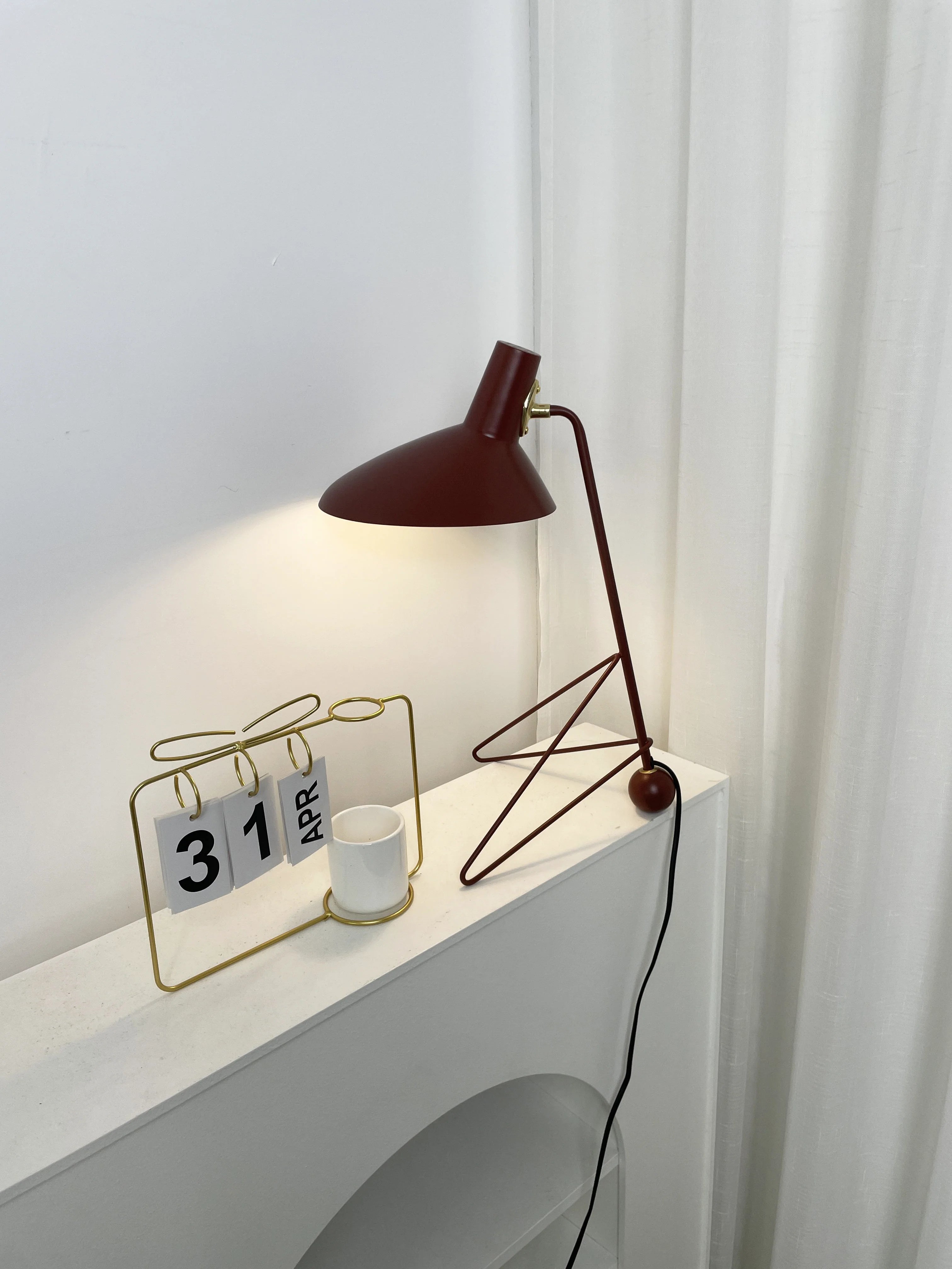 Tripod HM9 Simple Table Lamp