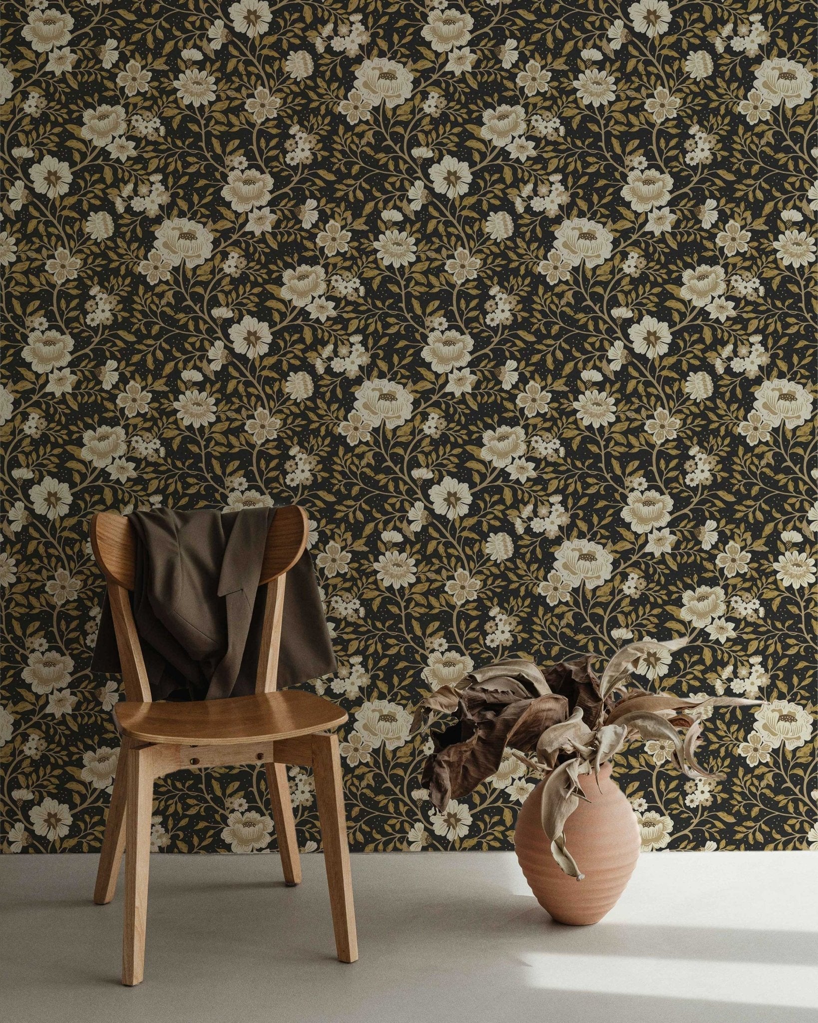 Annabelle Wallpaper in Charcoal Marigold