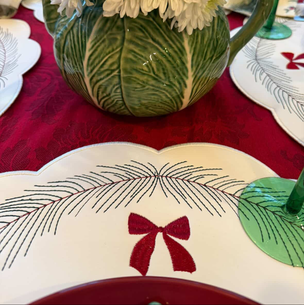 AURA WHITE ROUND FAUX LEATHER PLACEMAT (Set Of 4)