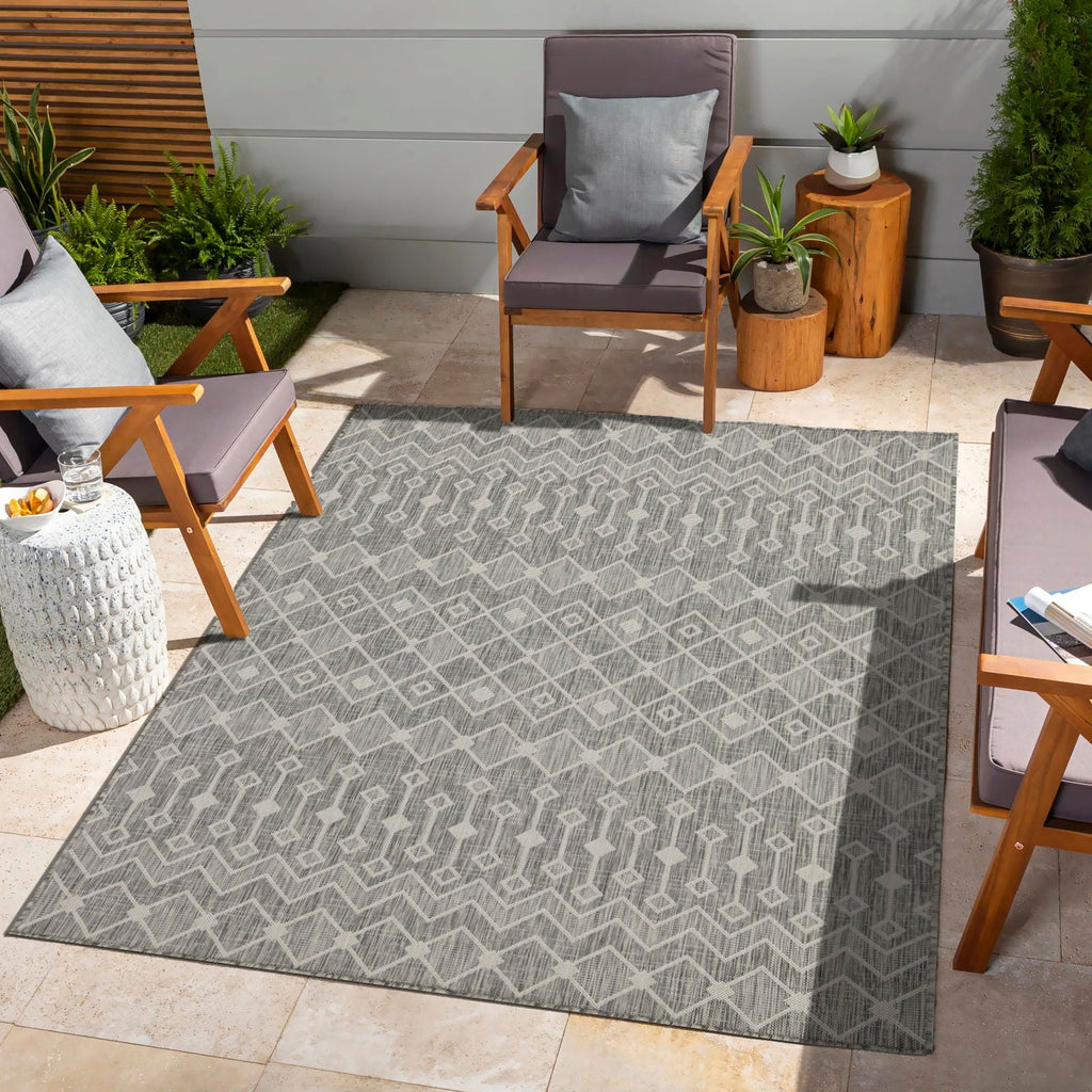 Sunshine 5'3" x 7'3" Indoor/Outdoor Area Rug - Silver