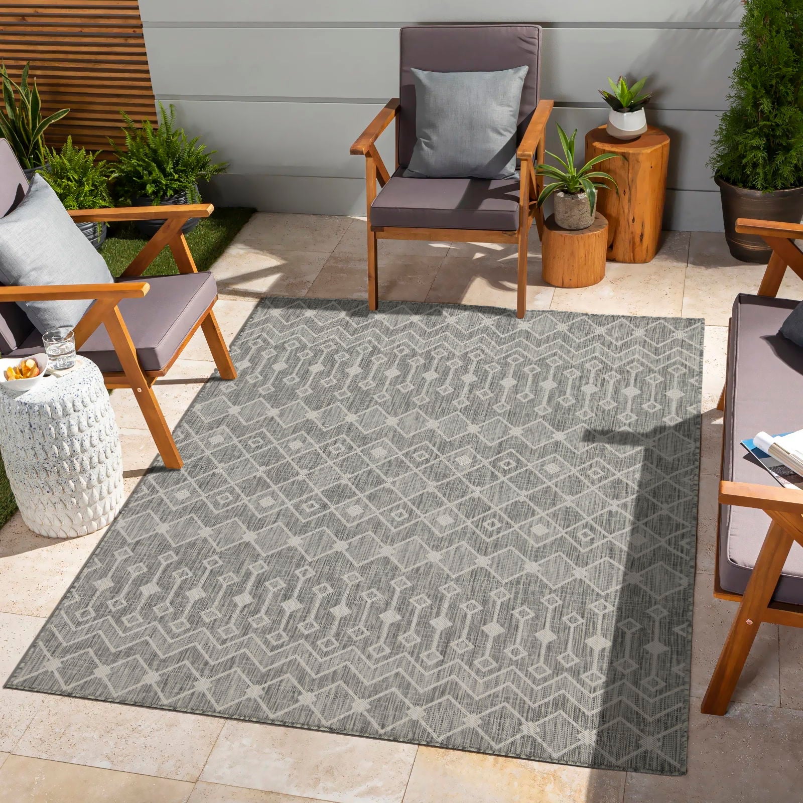 Sunshine 5'3" x 7'3" Indoor/Outdoor Area Rug - Silver