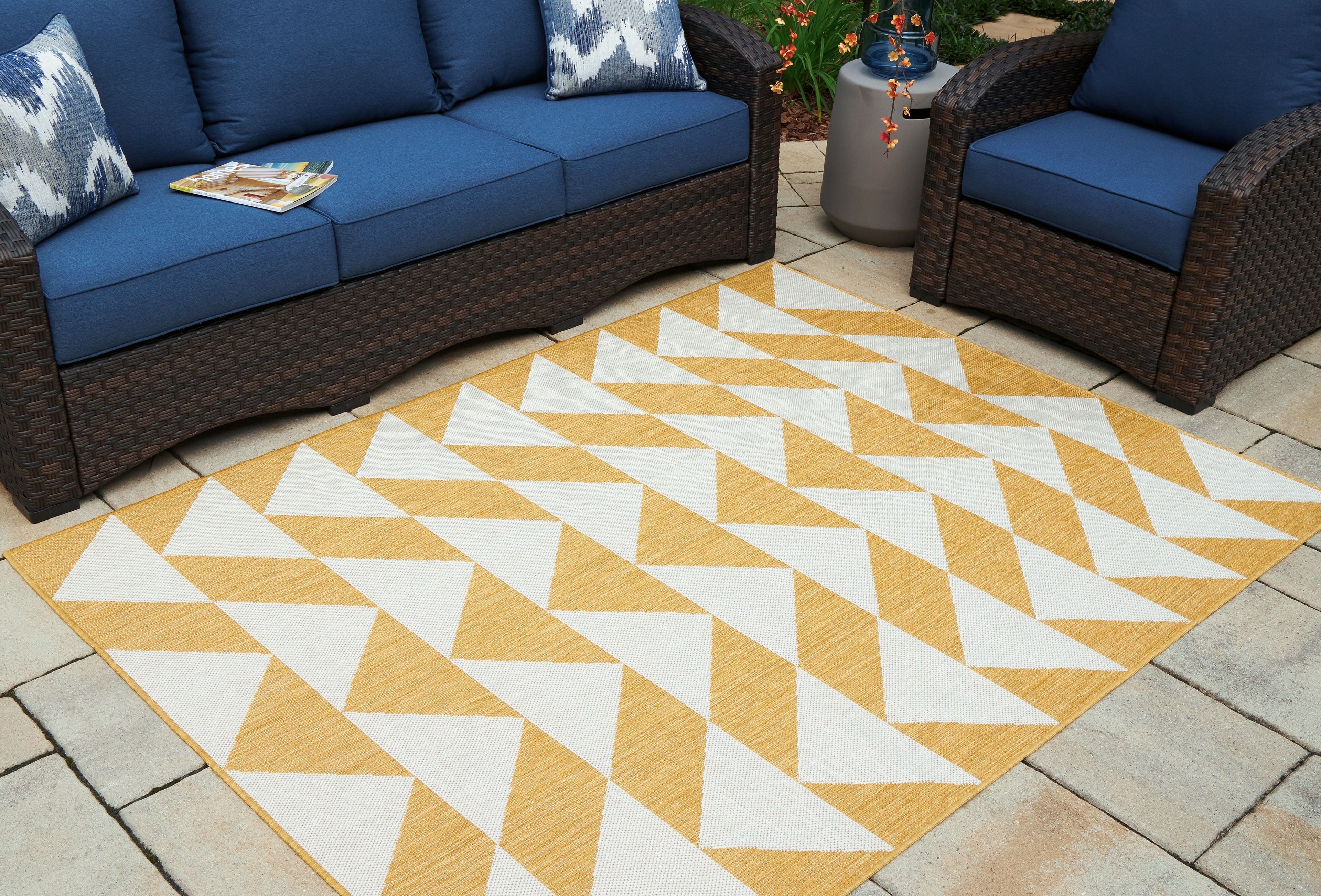 Thomley Indoor/Outdoor Area Rug