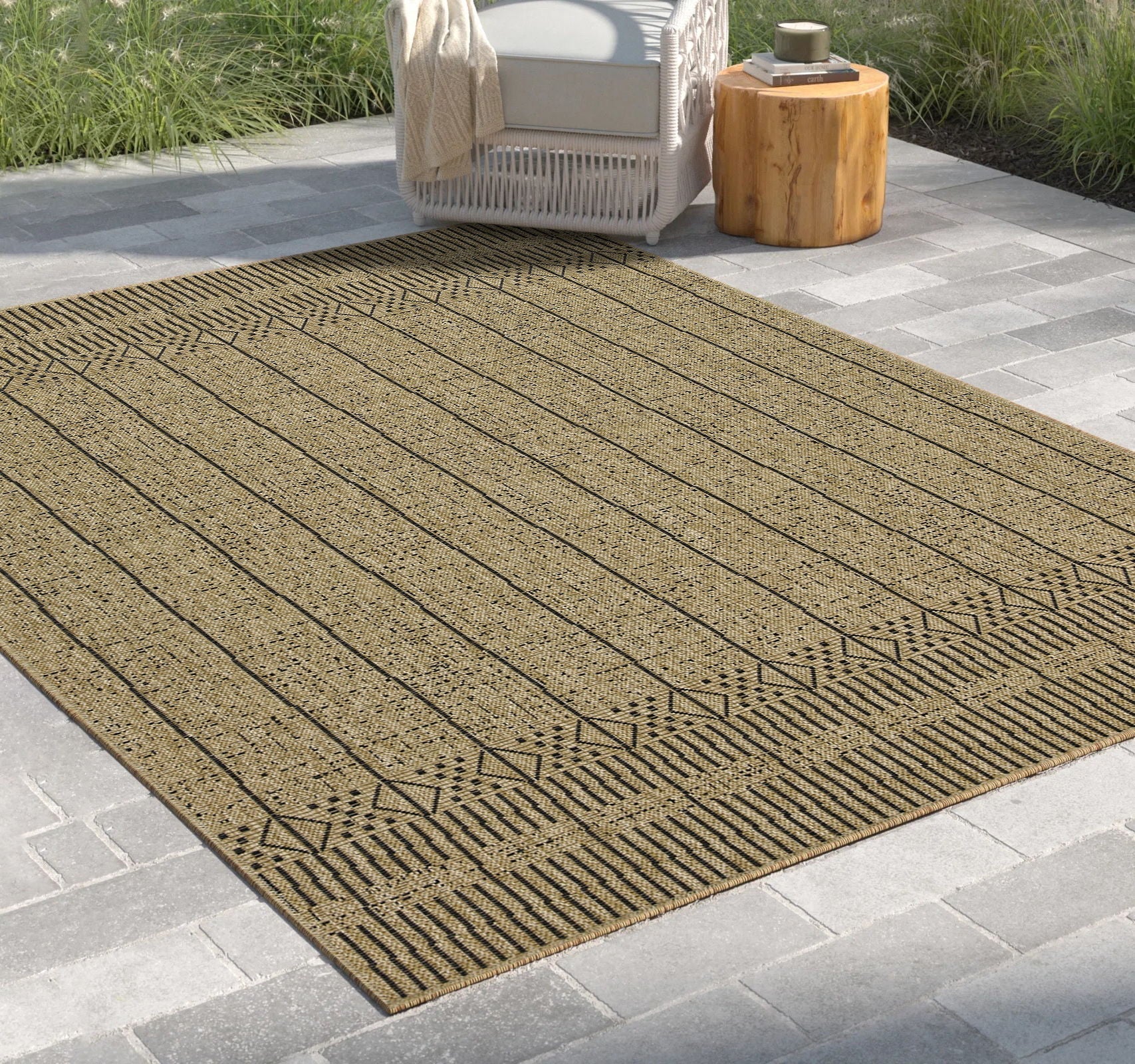 Earth 7'10" x 10'3" Indoor/Outdoor Area Rug - Jute/Black