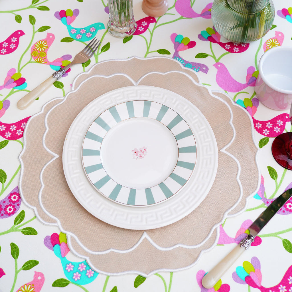 SORELLE BEIGE WHITE ROUND FABRIC PLACEMAT (Set Of 4)